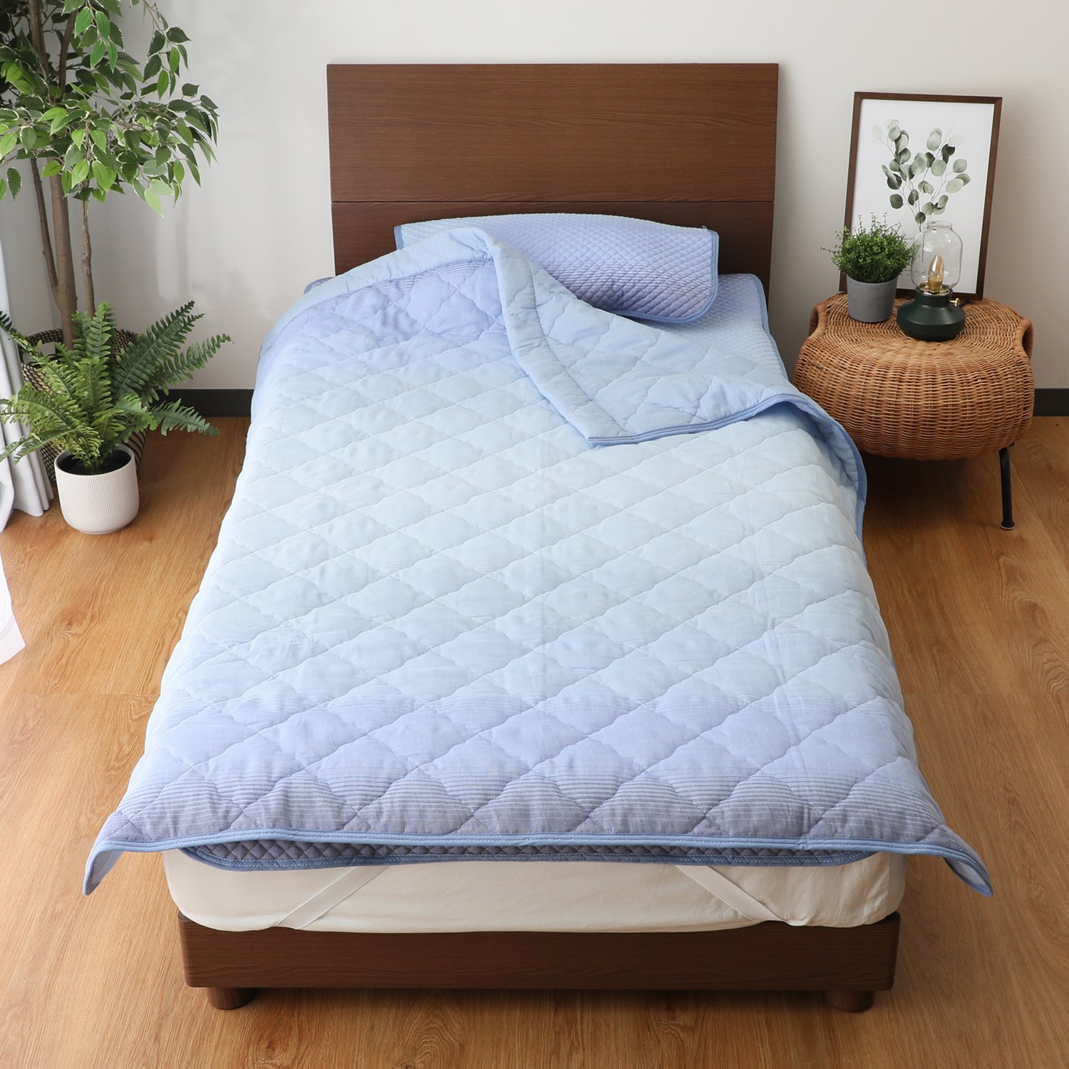 ＜セミダブル＞西川 抗菌＆洗える 柔らかコットン２重ガーゼ グラデーション織柄 キルトケット