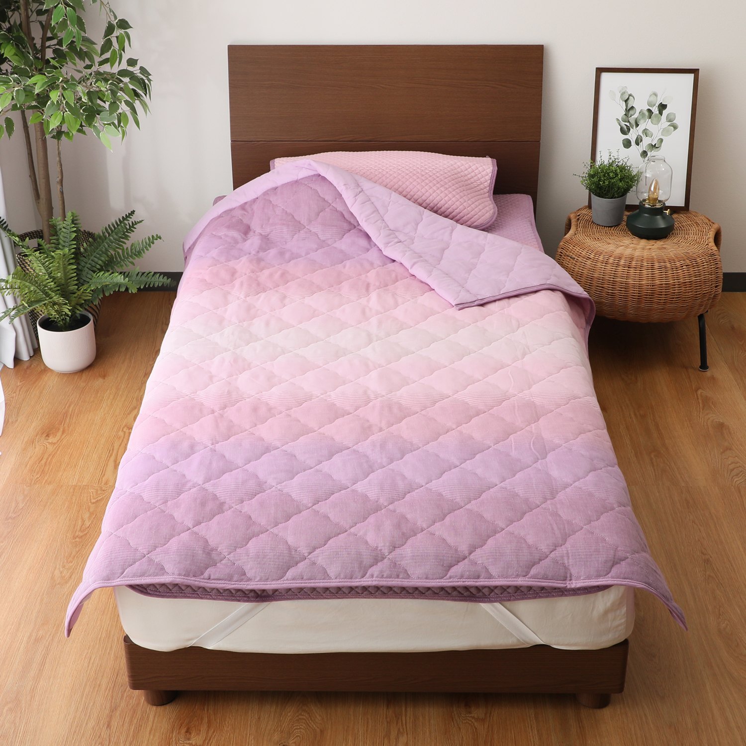 ＜ダブル＞西川 抗菌＆洗える 柔らかコットン２重ガーゼ グラデーション織柄 キルトケット