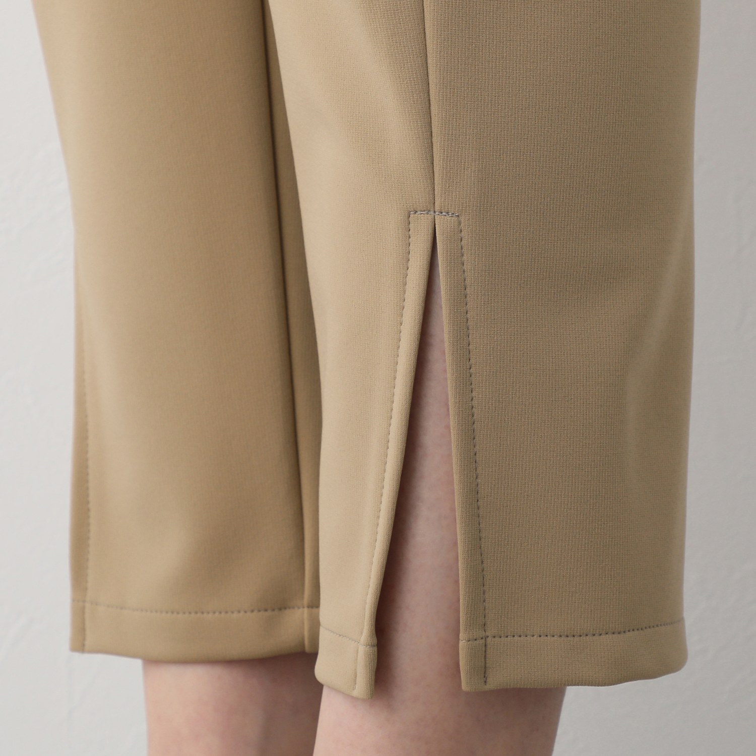 上質ごこち アルディナ スリットデザインパンツ