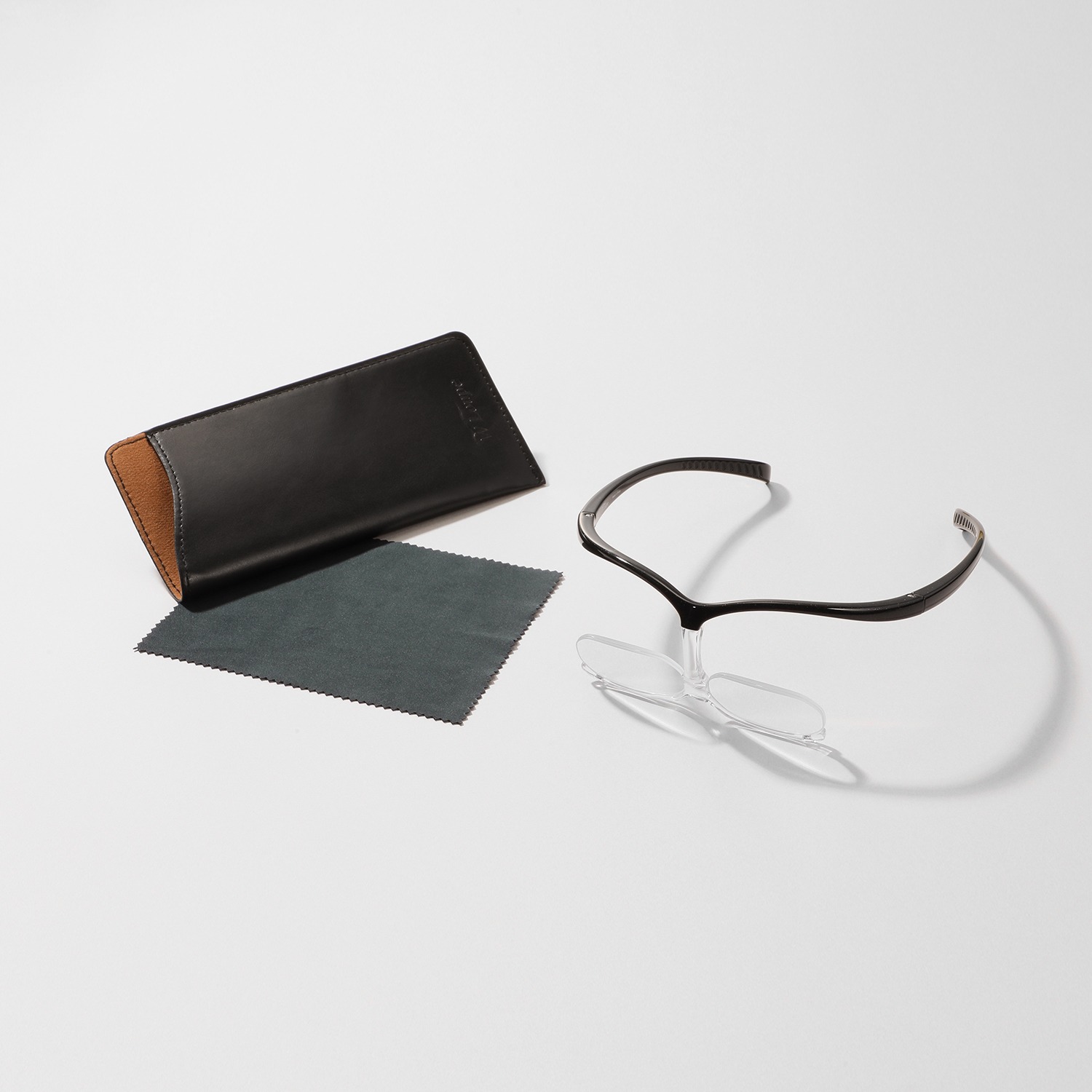 シャルマン こだわりの設計で 掛け外しせず快適に メガネ型ダブルルーペ