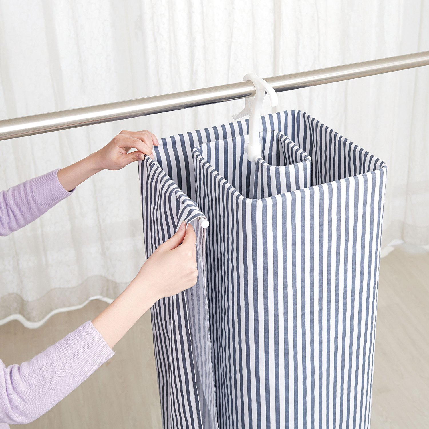 ウチモア シーツやバスタオルを 省スペースで干せる！ スリム回転式 くるくるハンガー ３個セット