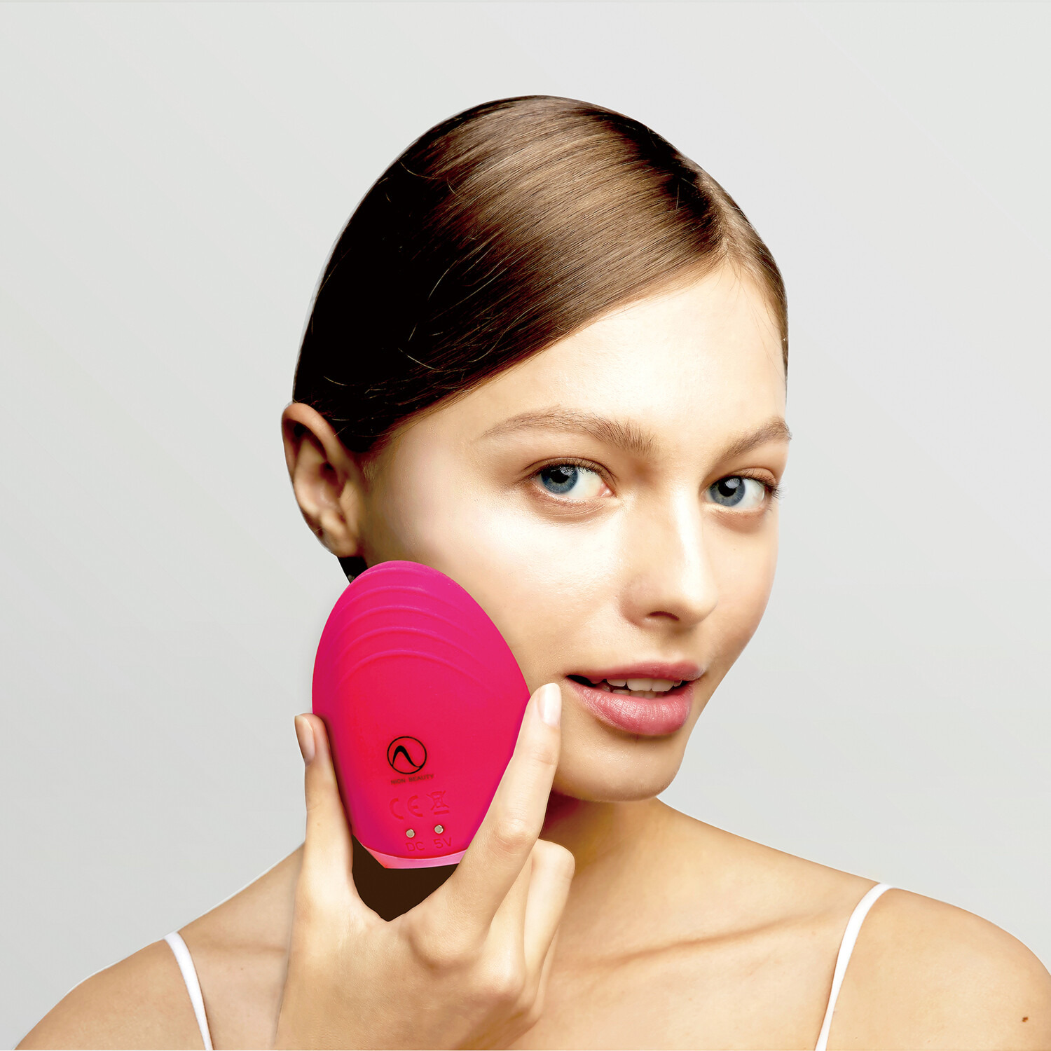 振動で毛穴汚れすっきり クレンジング＆ フェイスラインのケア！ 電動美顔器 ネイオン　ビューティー 