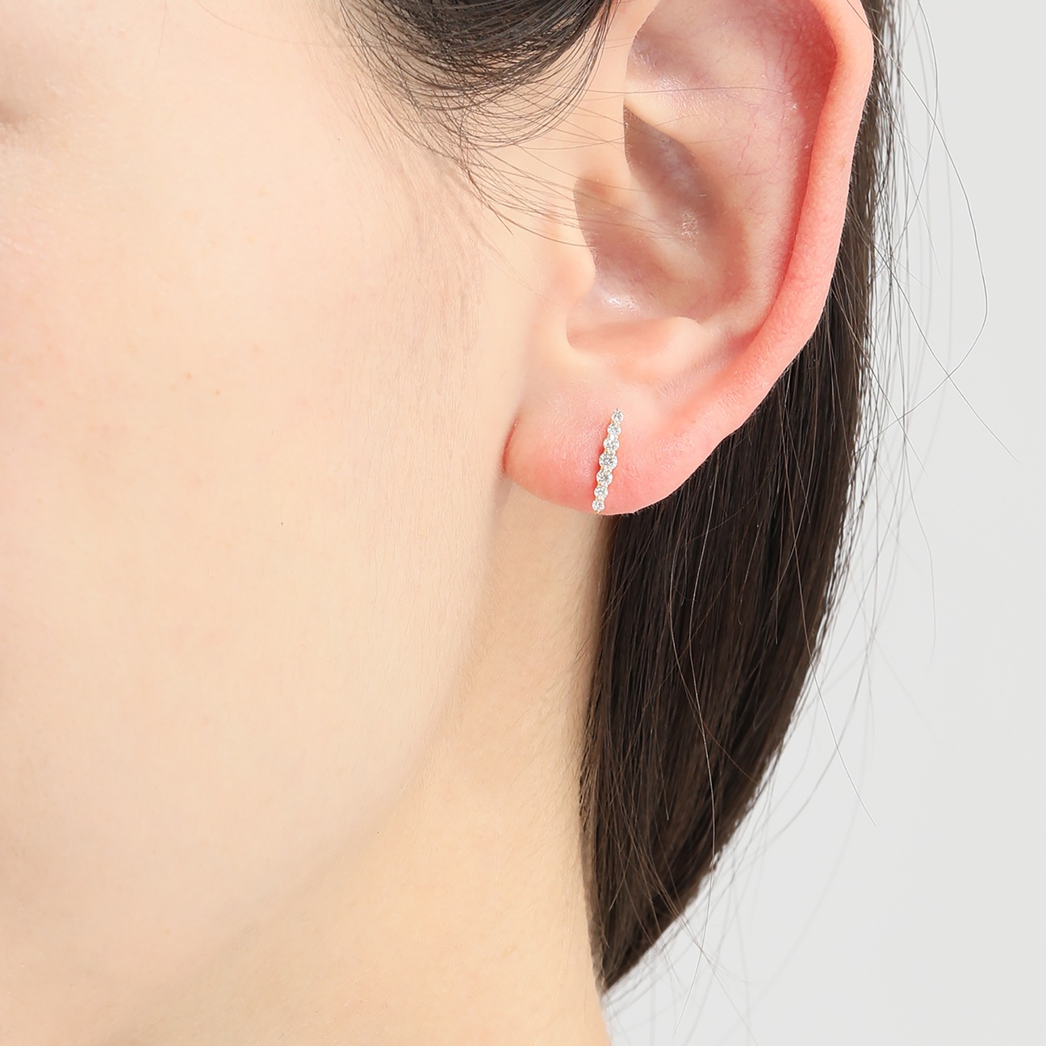 プラチナストーリー ０．２カラットＵＰ ダイヤモンド ラインデザインピアス
