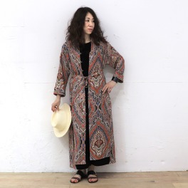 アキコ　カワダ 共布ベルト付 ペイズリー柄プリント ロングシャツ