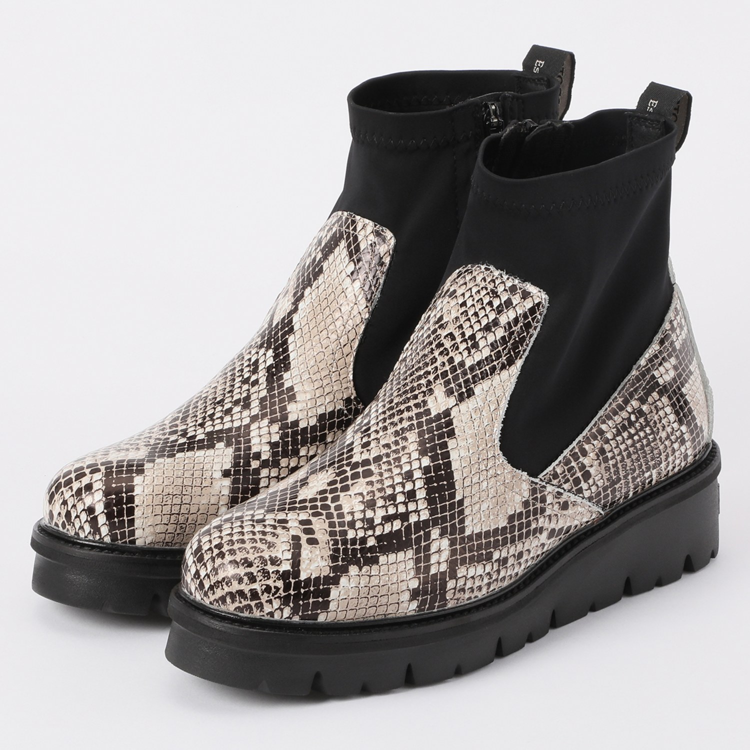 ブソラ 軽量厚底 レザーショートブーツ