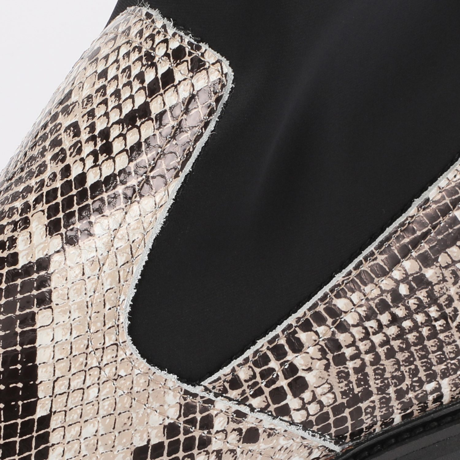 ブソラ 軽量厚底 レザーショートブーツ