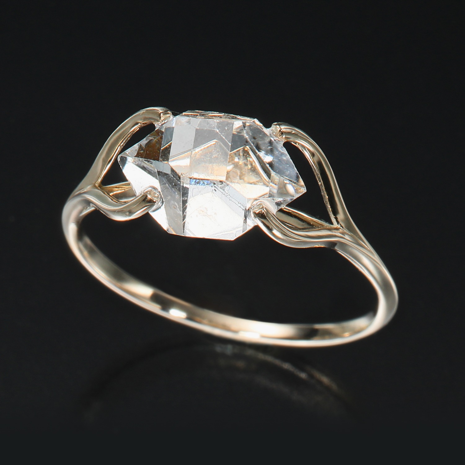 ハーキマーダイヤモンド １０Ｋ ロッククリスタルクォーツ ウィッシュボーン ソリティアデザイン ボリュームリング