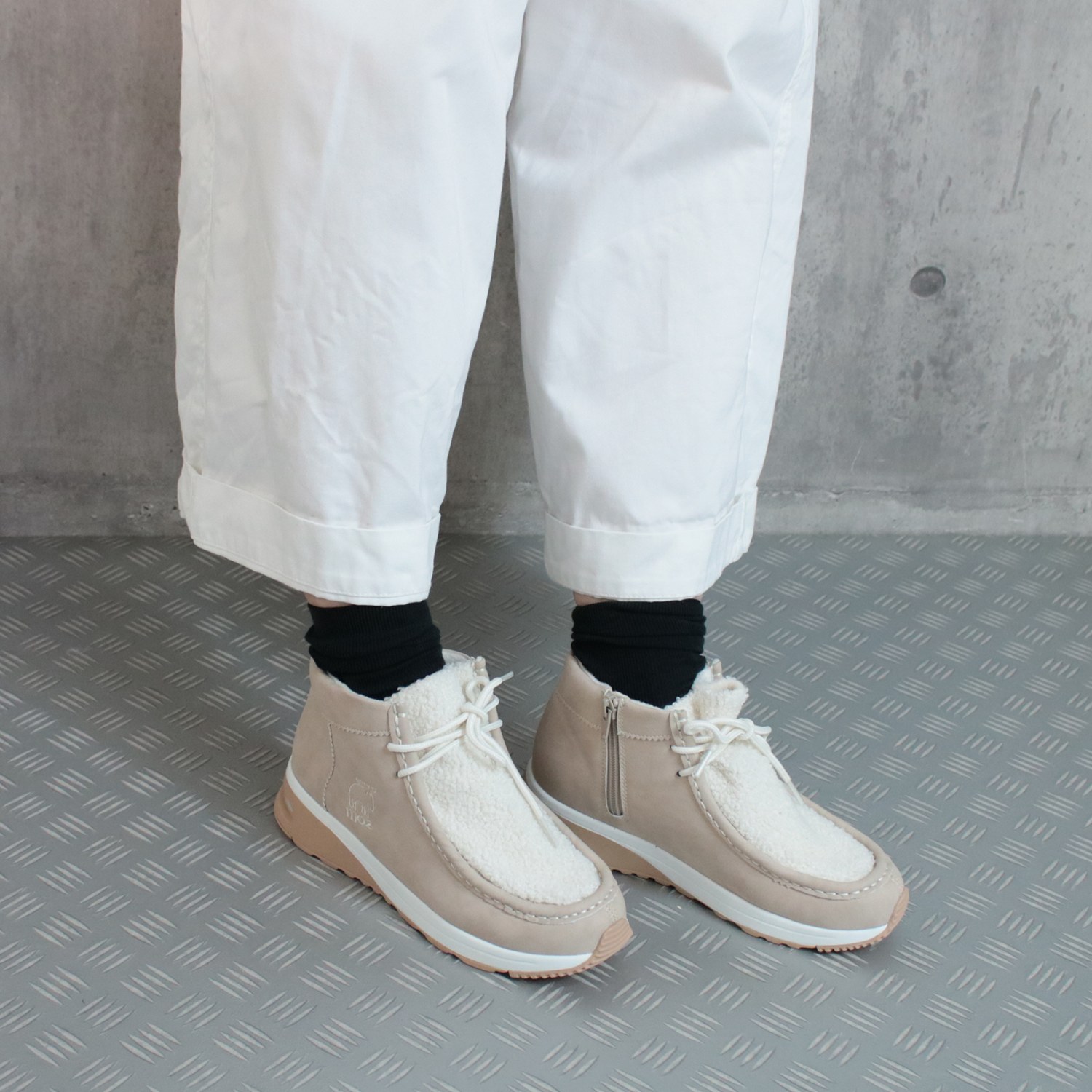 モズ 防水 サイドファスナーデザイン 軽量ブーツ