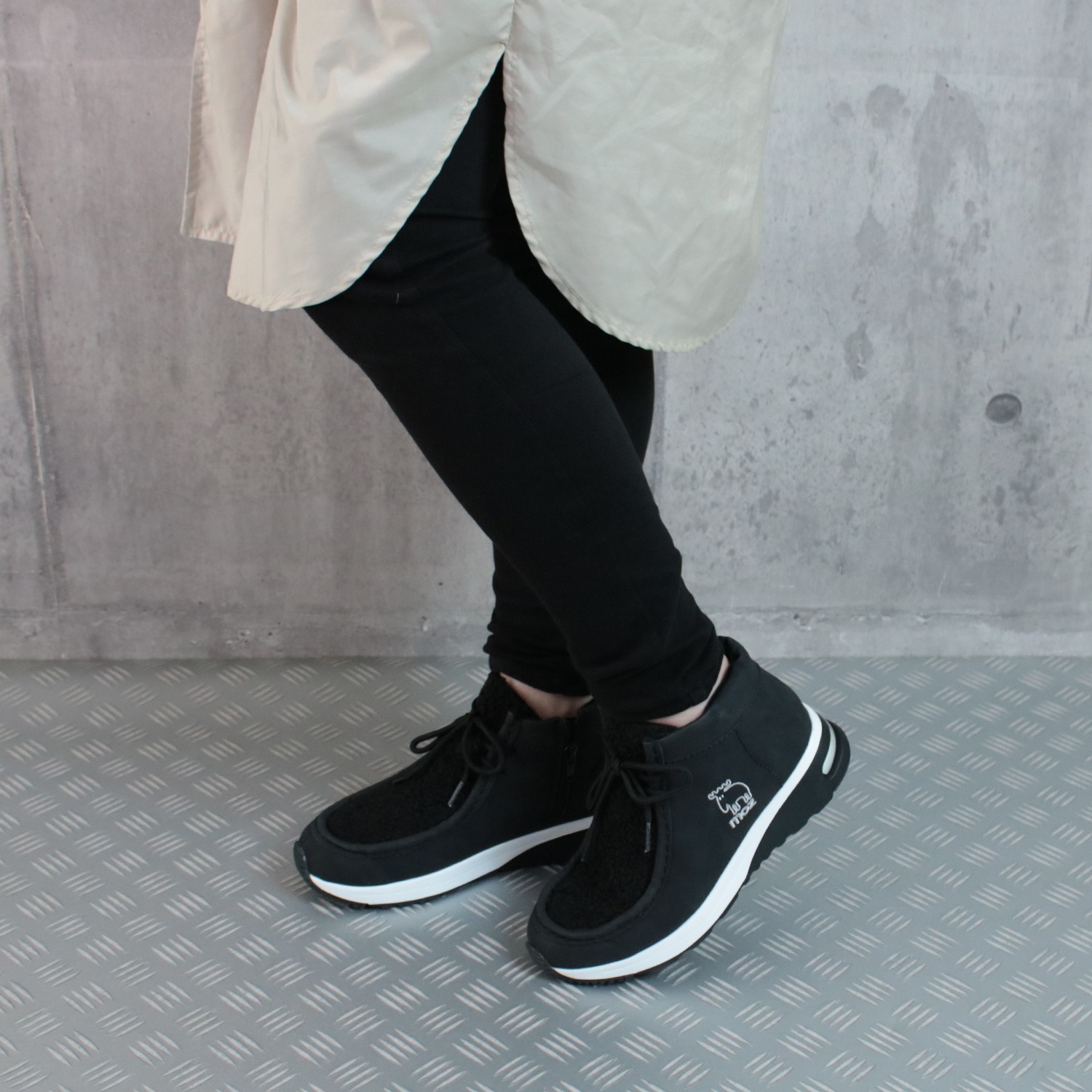 モズ 防水 サイドファスナーデザイン 軽量ブーツ