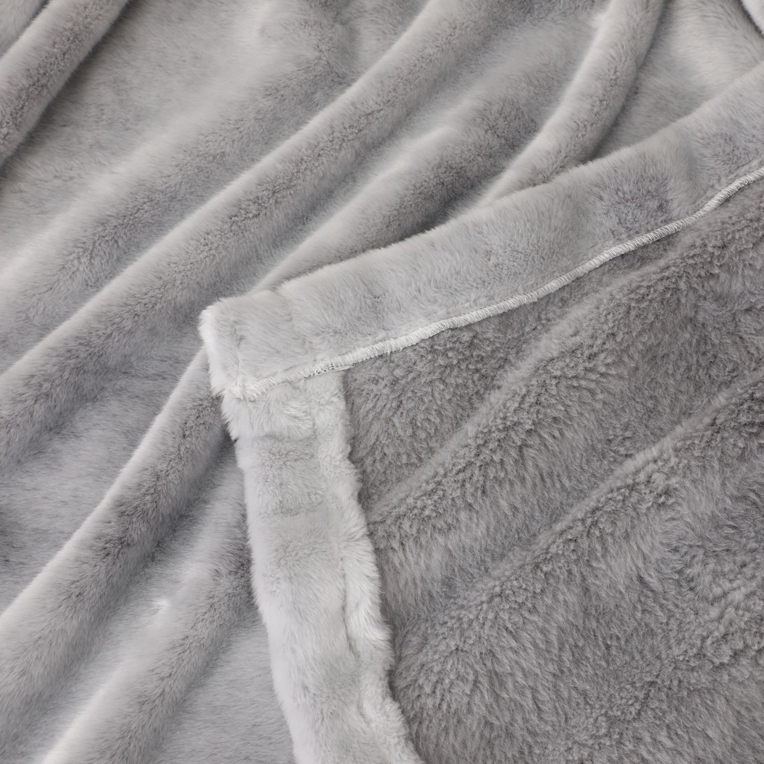 ＜ダブル＞西川×東レ ふんわり軽くて暖かい！ 泉大津の職人が極めた なめらか毛布 “極煉”