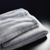 ＜ダブル＞西川×東レ ふんわり軽くて暖かい！ 泉大津の職人が極めた なめらか毛布 “極煉”