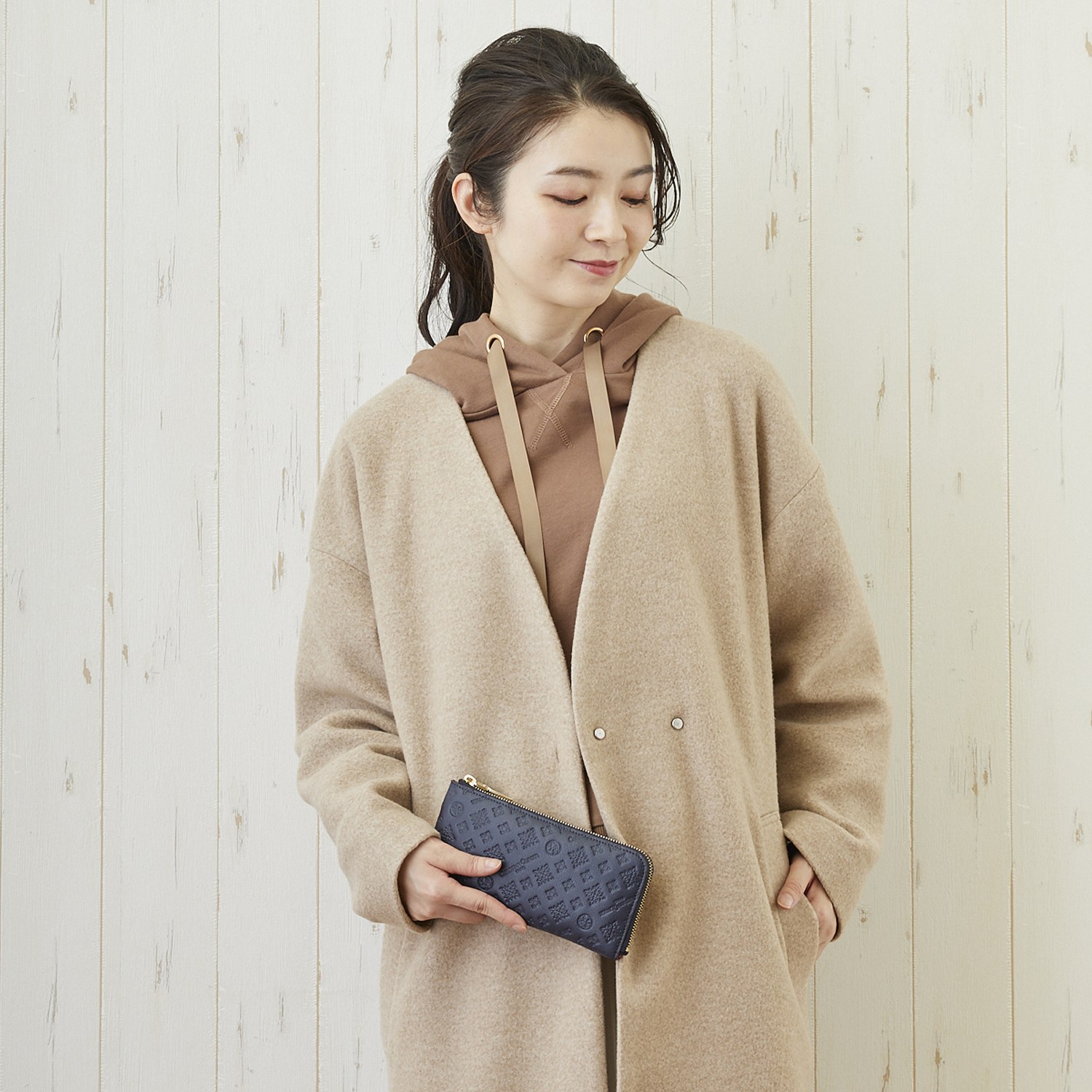 クリスチャン　オリビエ モノグラム型押しレザー Ｌ字型ファスナー 横長ウォレット