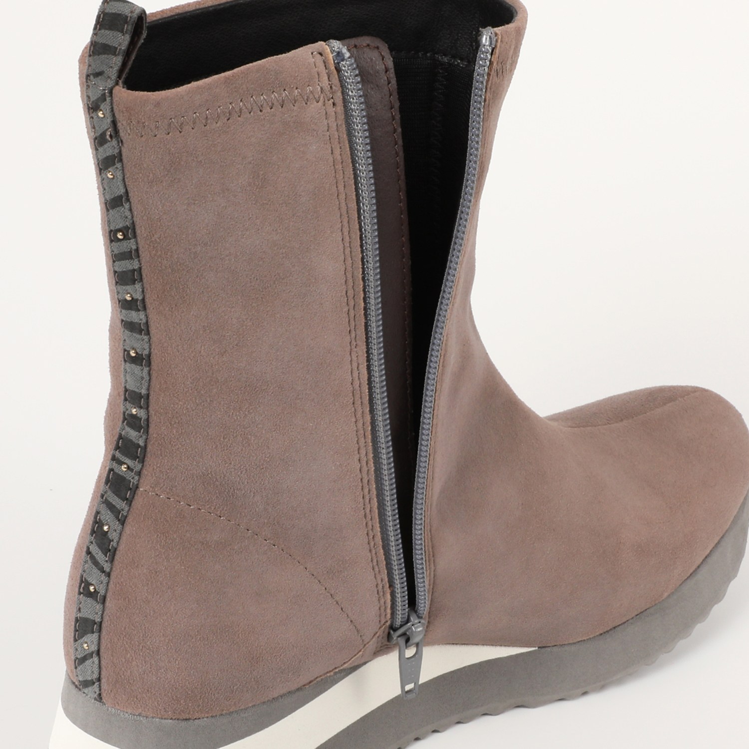 アルファキュービック 山羊革 軽量ミディ丈ブーツ