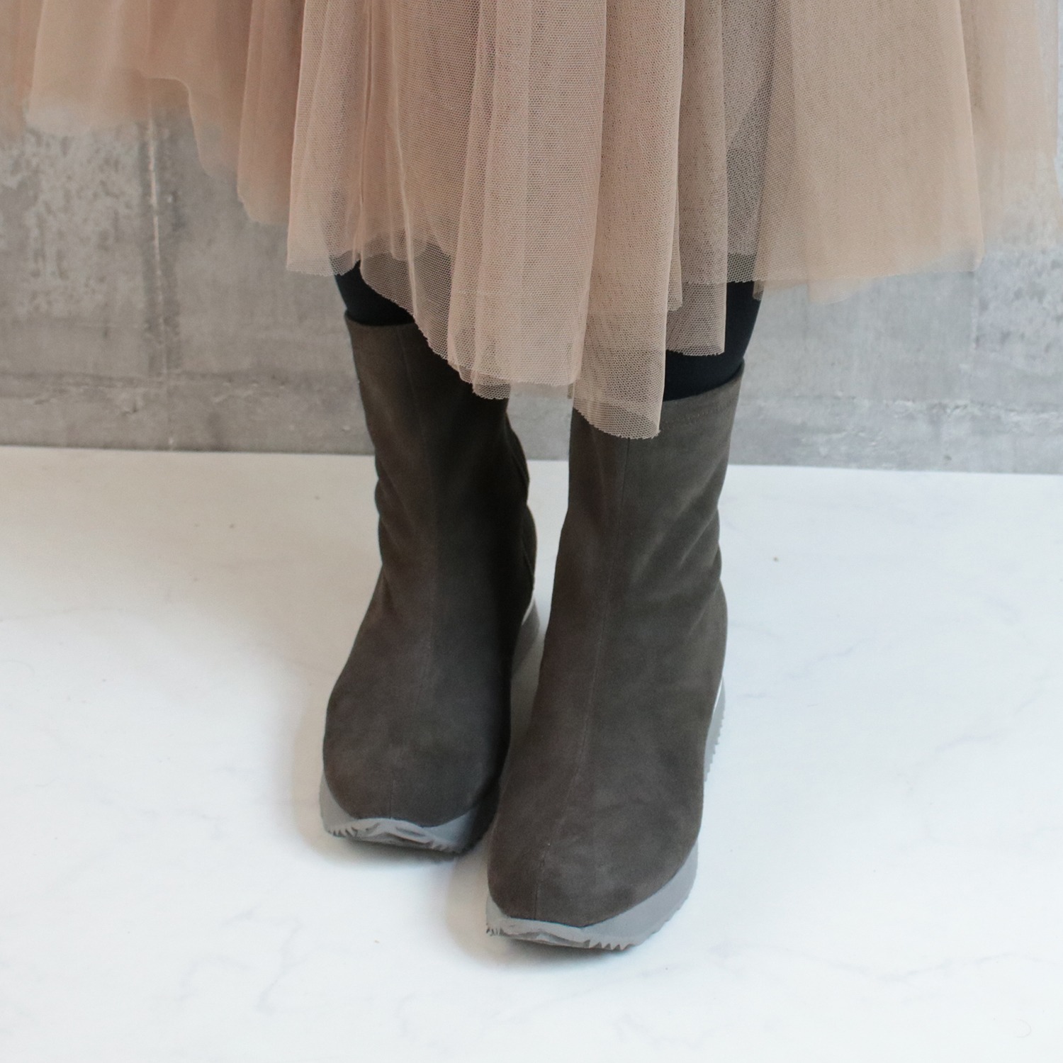 アルファキュービック 山羊革 軽量ミディ丈ブーツ