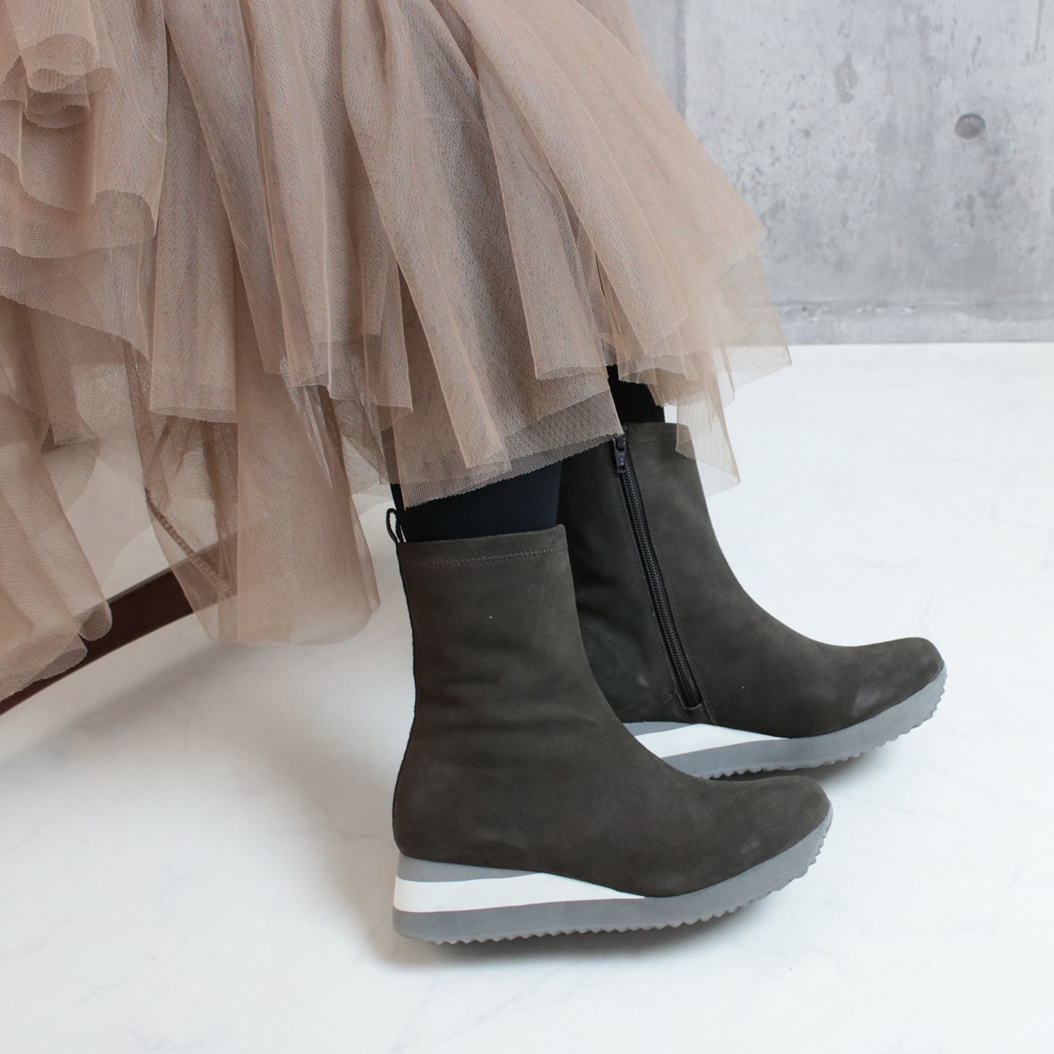 アルファキュービック 山羊革 軽量ミディ丈ブーツ