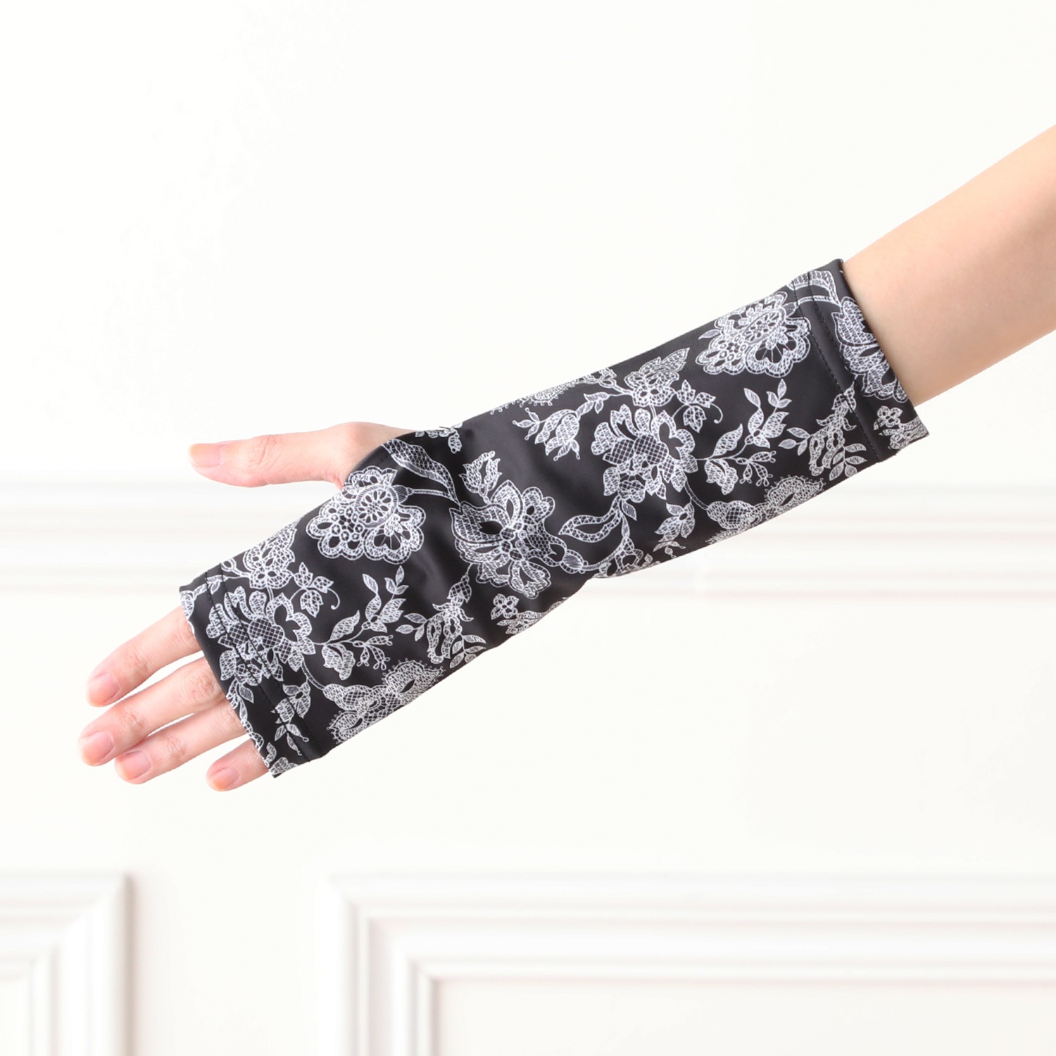 ジュエルレース バイ　ブルーミング ＵＶカット＆接触冷感 レースアームカバー ２組セット