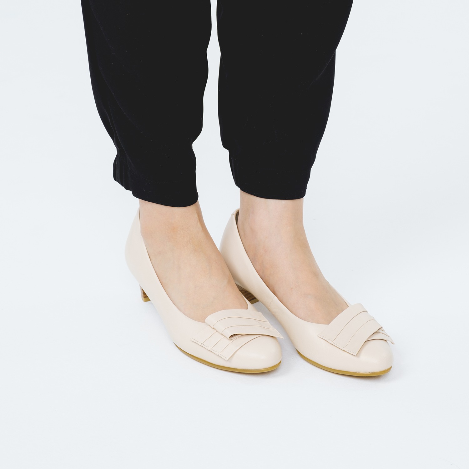 シェルシェエトワール 日本製牛革柔らか仕立て あか抜けエレガンスリボン ローヒールパンプス