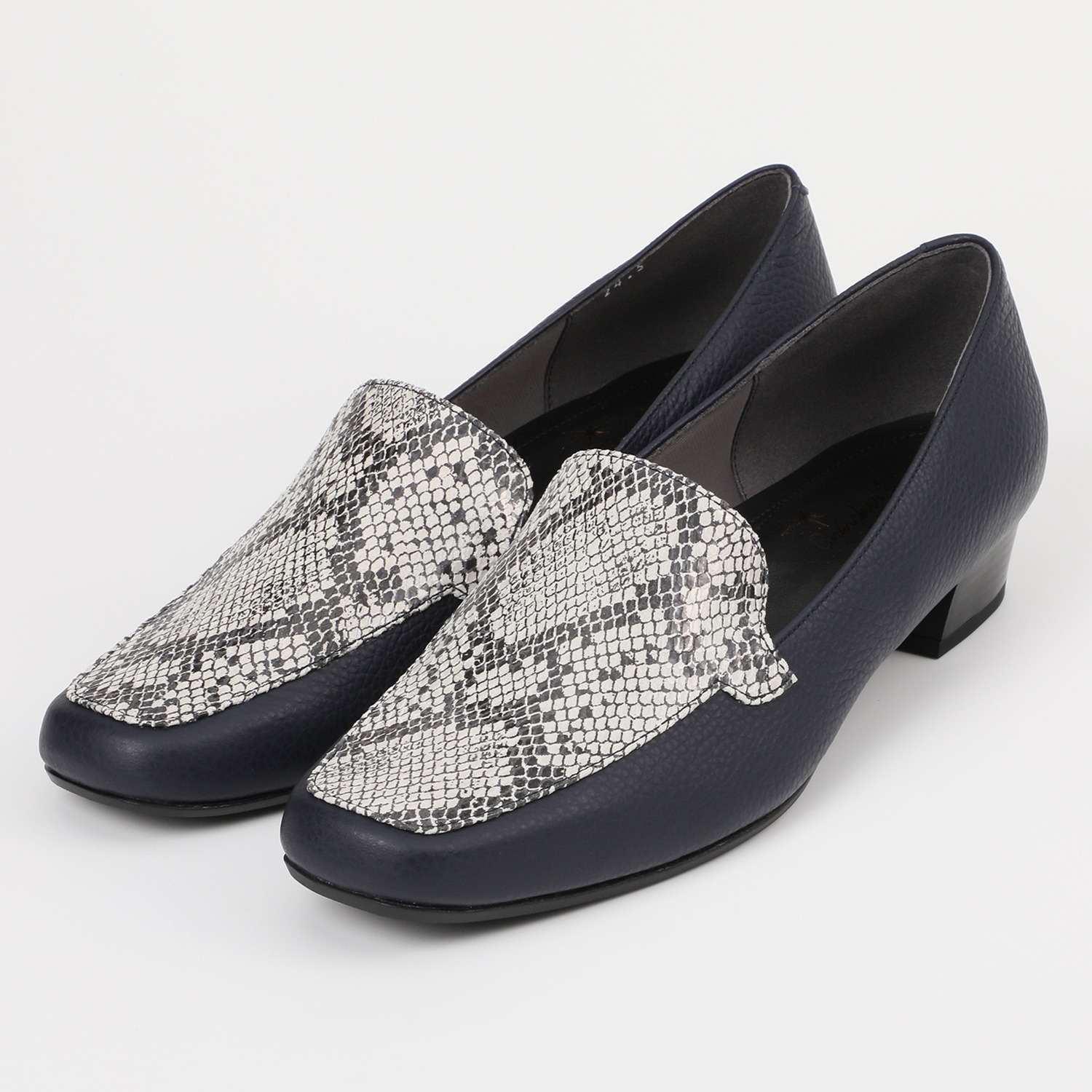 シェルシェエトワール 日本製牛革柔らか仕立て あか抜けモカシン ローヒールパンプス