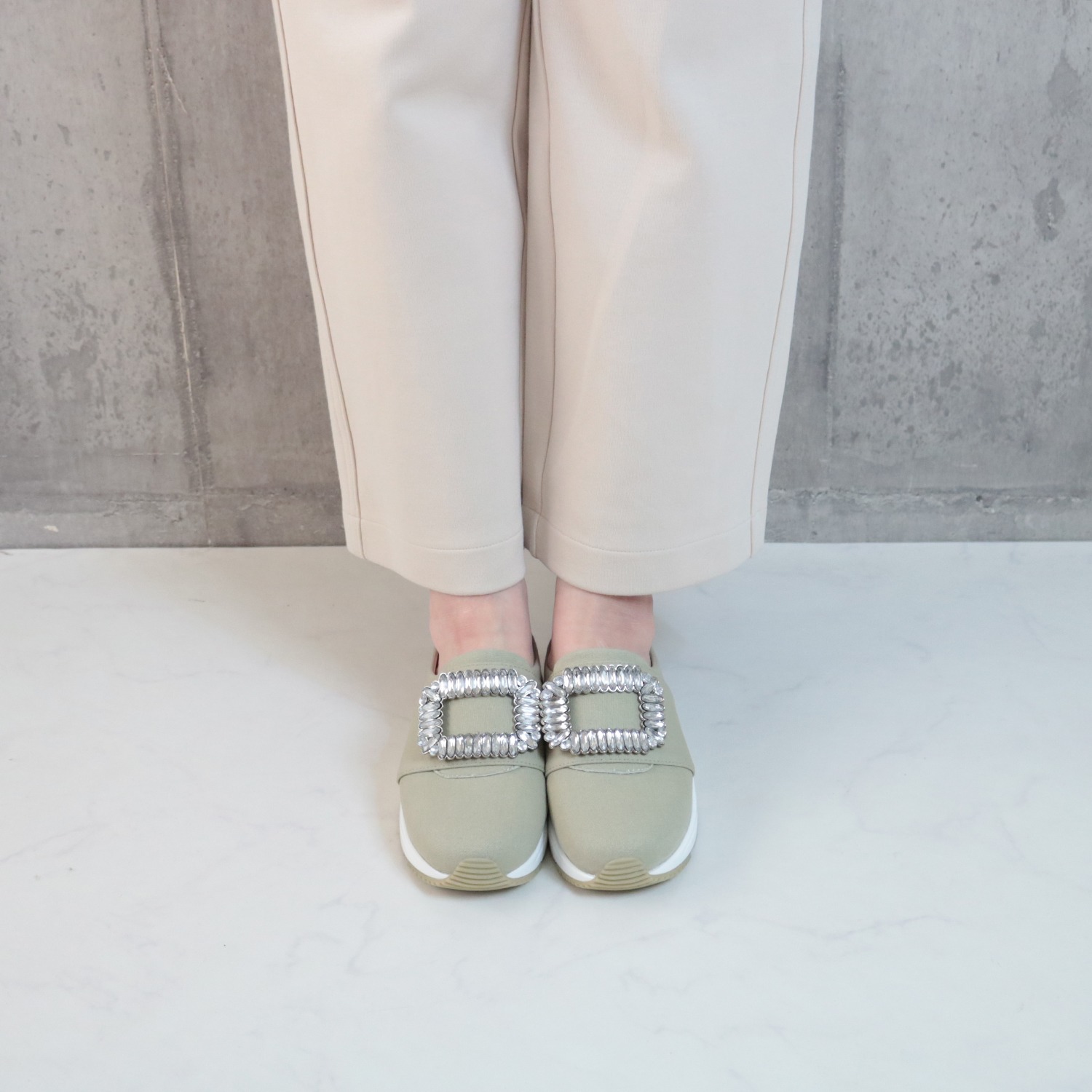 ＶｉＶｉ　フルール バックルアクセント エレガントスリッポン