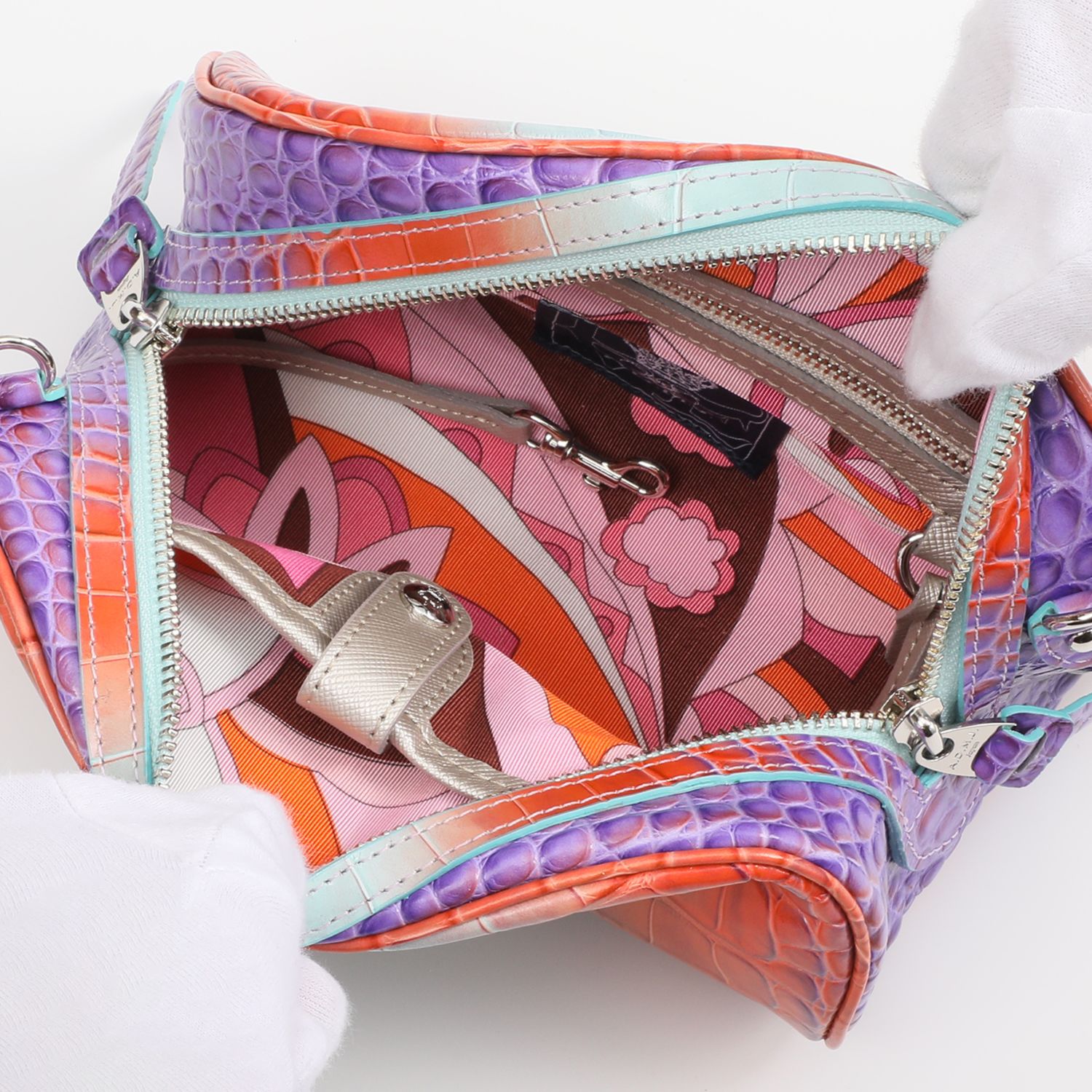 エーディーエムジェイ ウェンディマルチ ラウンドファスナー クロスボディ ショルダーバッグ