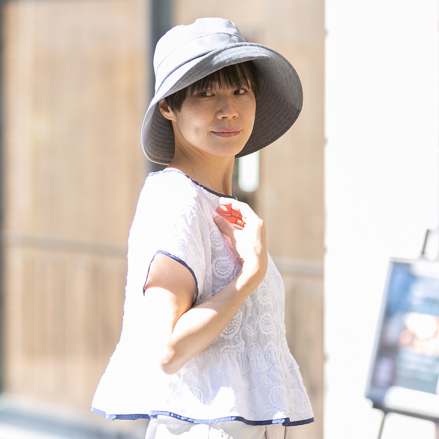 ベル・モード ＵＶカット フレンチリネン混 ステッチアクセント 木陰のクローシュ