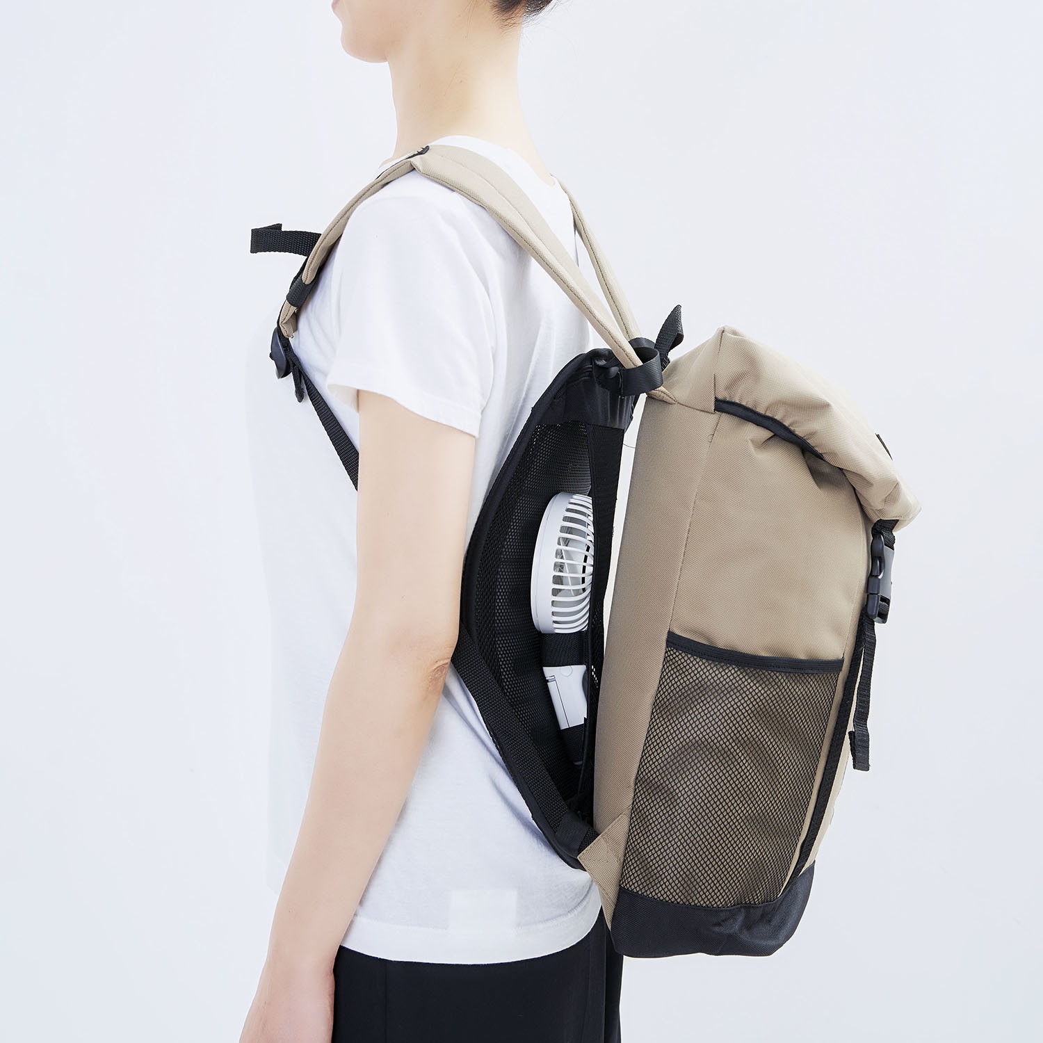 リュックに取り付けて 蒸れやすい背中を快適に！ ＣＯＯＬＯＯＰ アイスメッシュフレーム