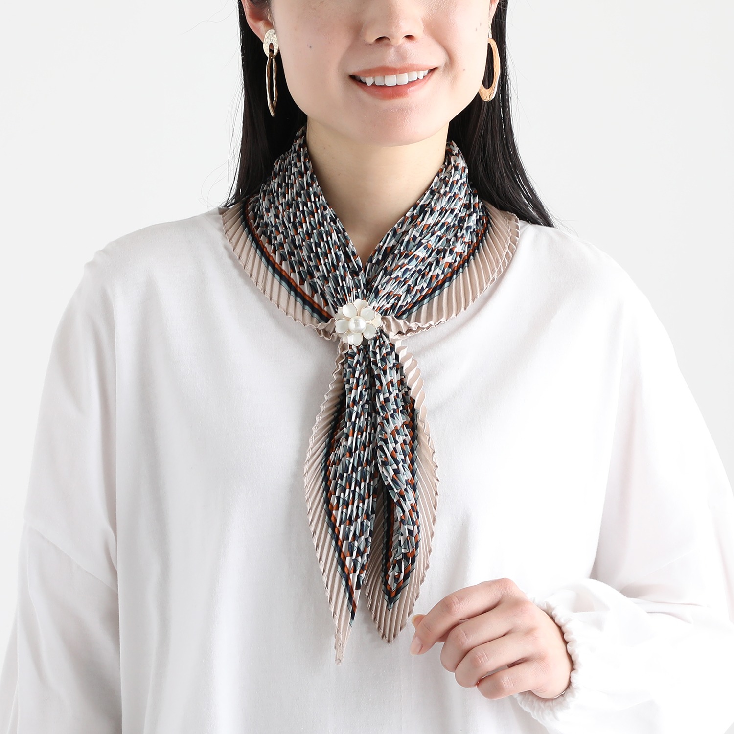 ドンナルマ クリップ付 しわになりにくい ワンタッチスカーフ ＜約６３×９０ｃｍ＞