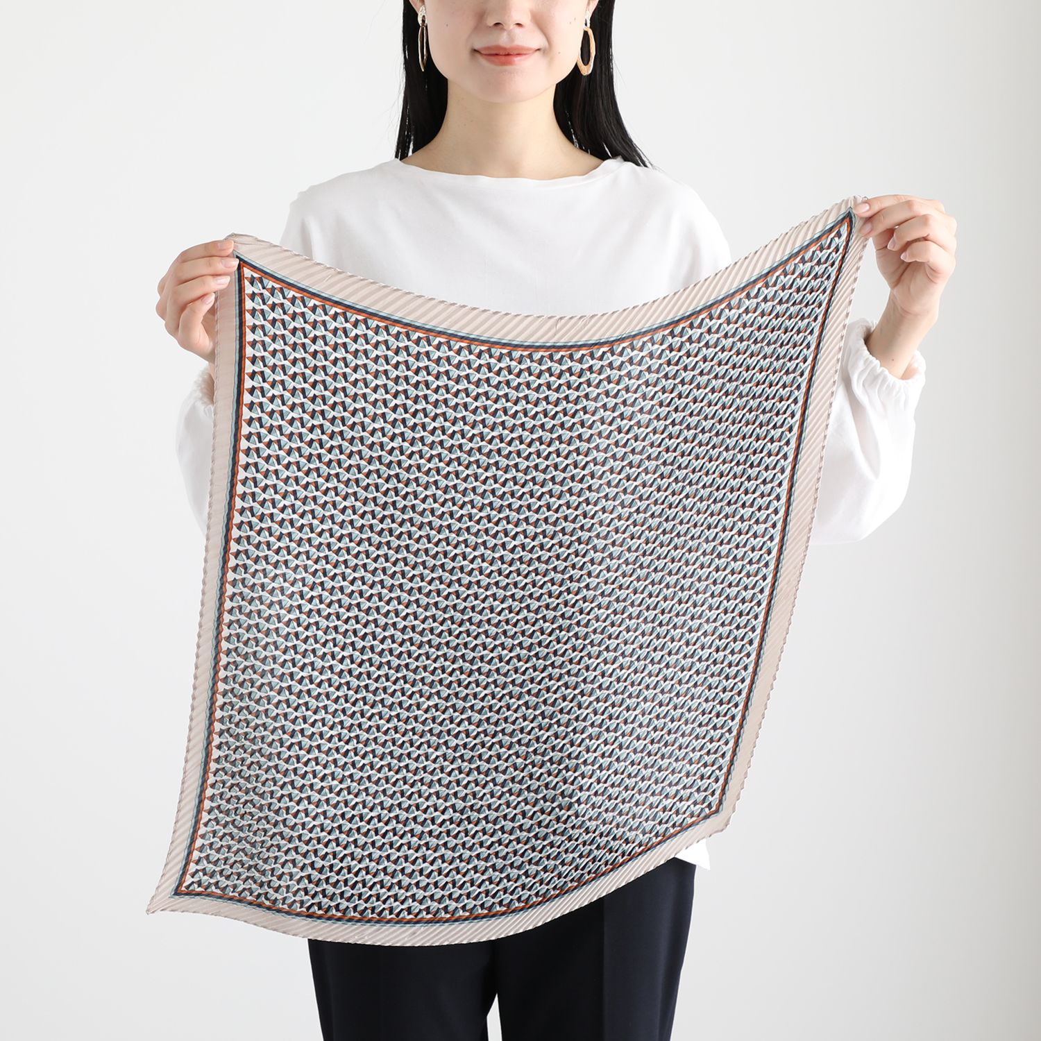 ドンナルマ クリップ付 しわになりにくい ワンタッチスカーフ ＜約６３×９０ｃｍ＞