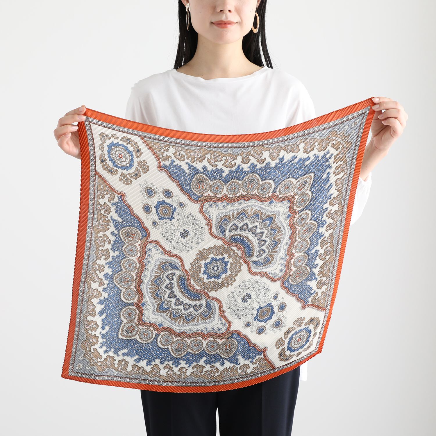 ドンナルマ クリップ付 しわになりにくい ワンタッチスカーフ ＜約６３×９０ｃｍ＞