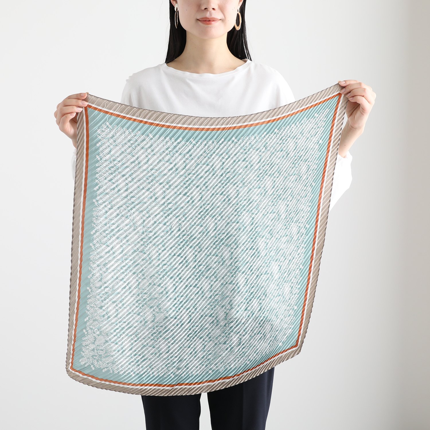 ドンナルマ クリップ付 しわになりにくい ワンタッチスカーフ ＜約６３×９０ｃｍ＞