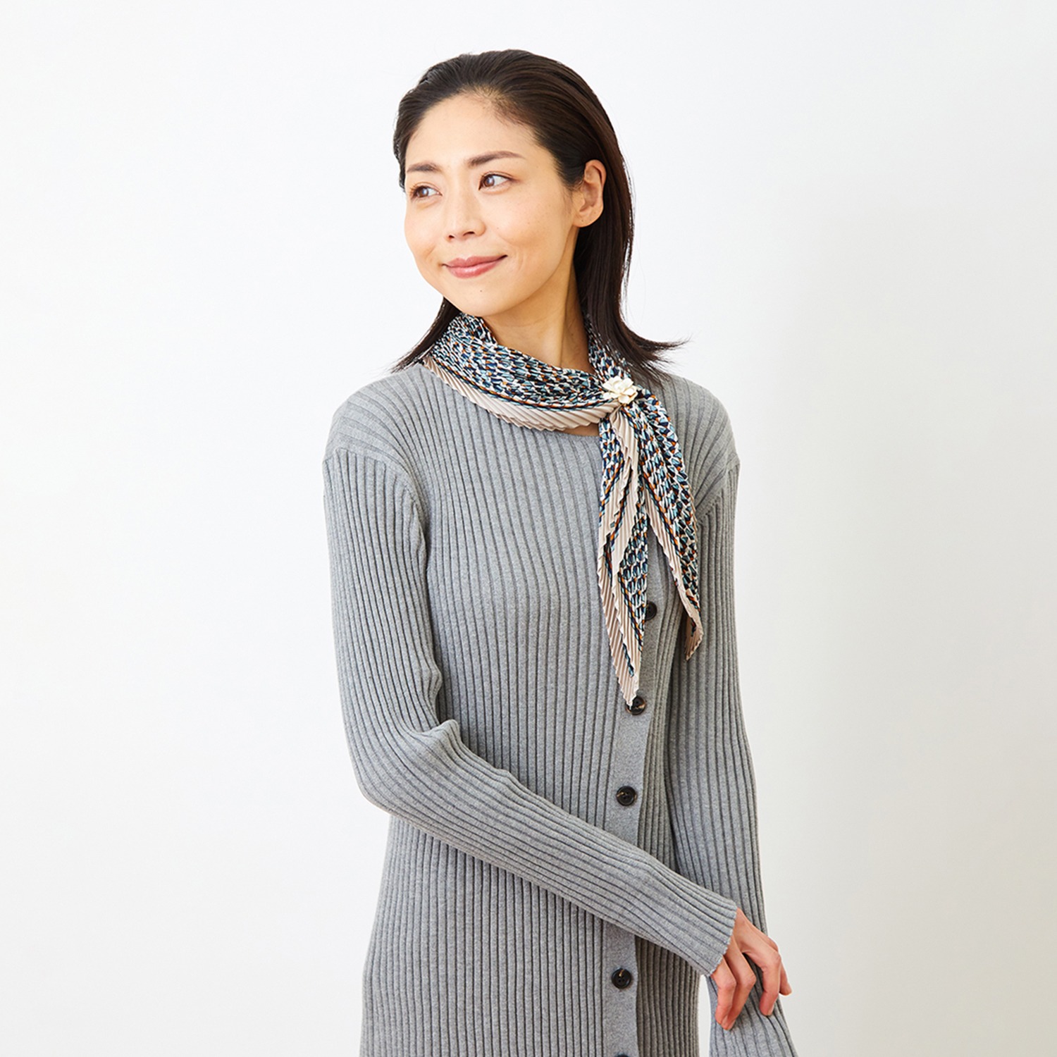 ドンナルマ クリップ付 しわになりにくい ワンタッチスカーフ ＜約６３×９０ｃｍ＞