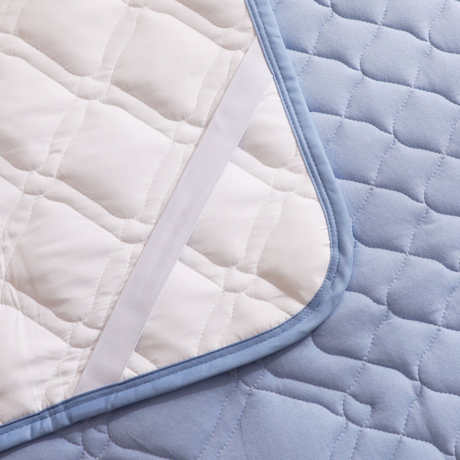 ＜シングル＞マジカルドライ 防ダニ加工わた入り 除湿・消臭 敷きパッド 