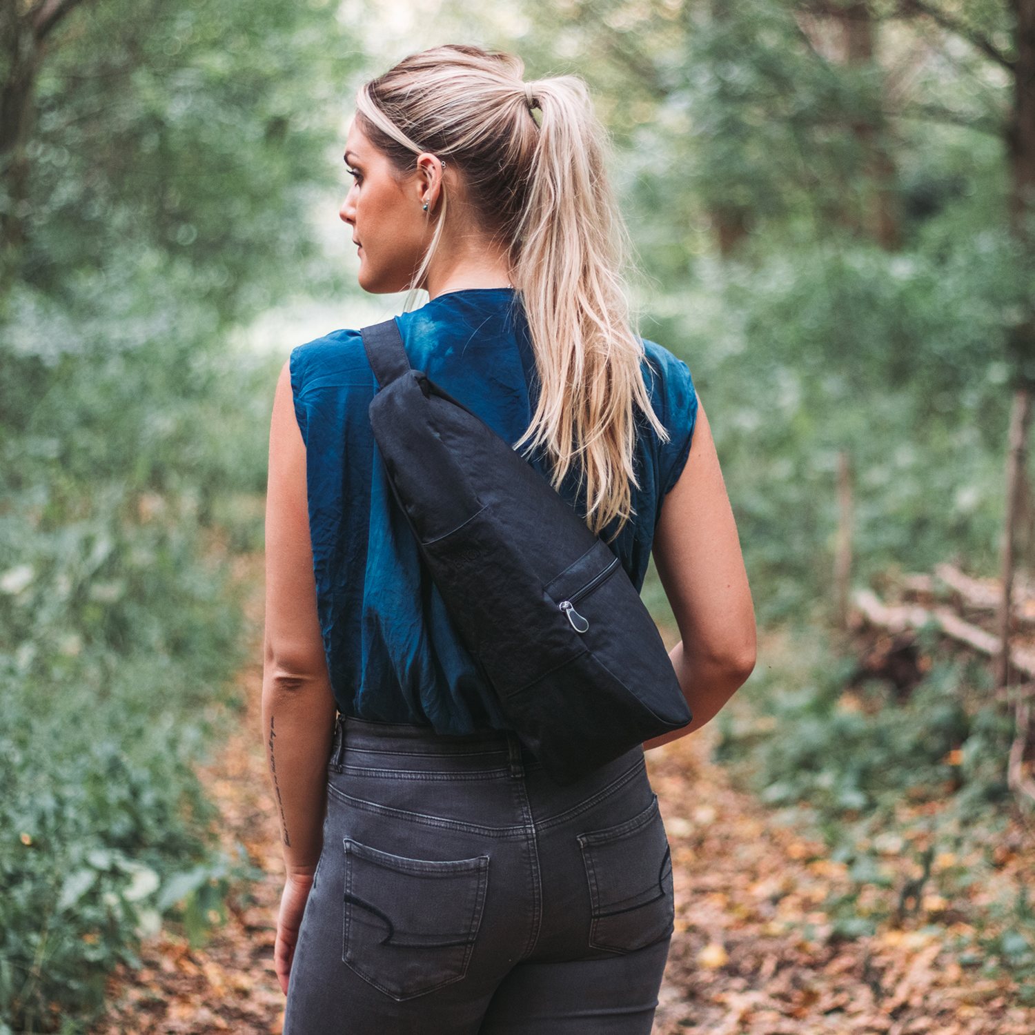 ヘルシーバックバッグ ポーチ付 はっ水 テクスチャードナイロン ボディーバッグ