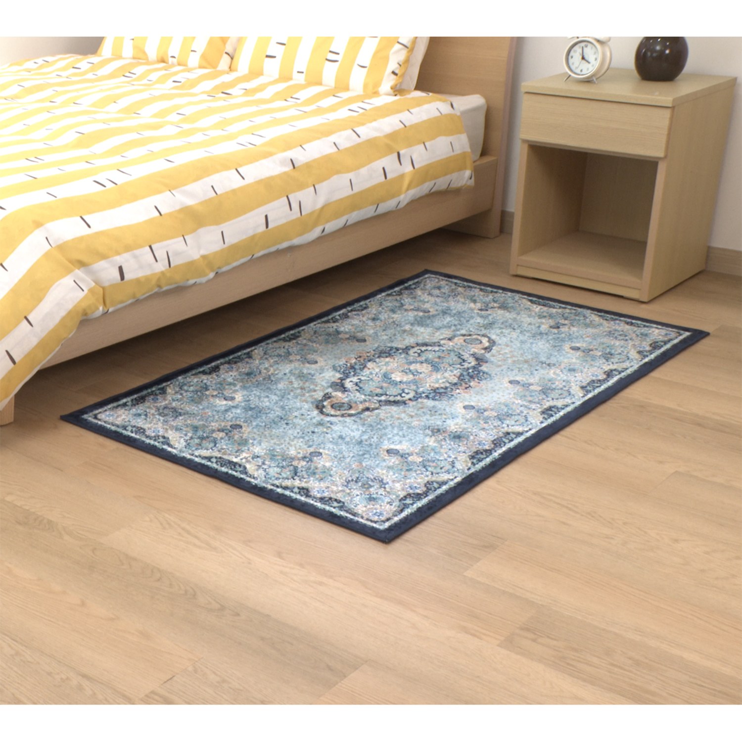 ＜８０×１４０ｃｍ＞ お手入れ簡単 洗える！さわやか シルクタッチカーペット “シャトレーン”