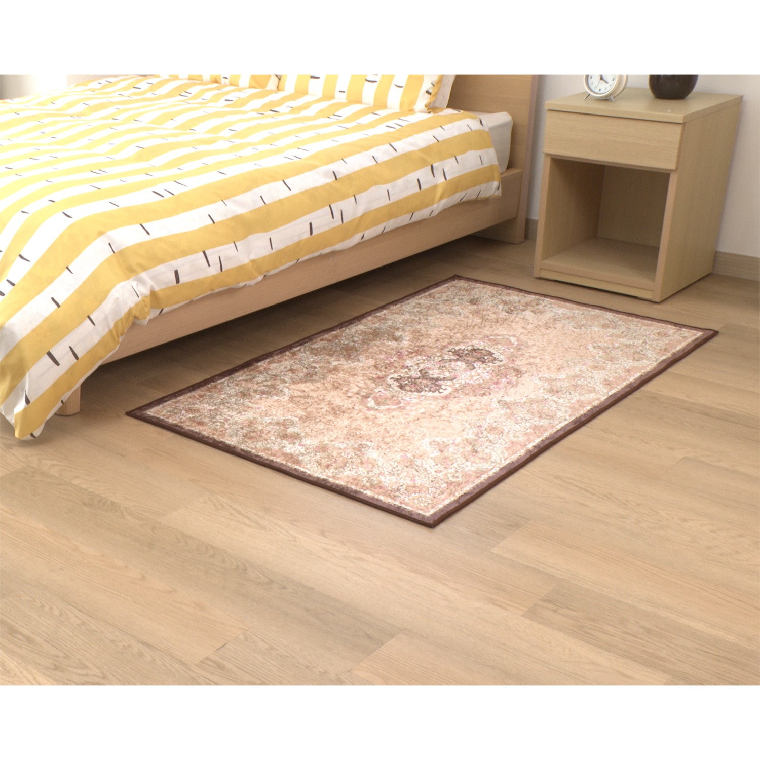 ＜８０×１４０ｃｍ＞ お手入れ簡単 洗える！さわやか シルクタッチカーペット “シャトレーン”