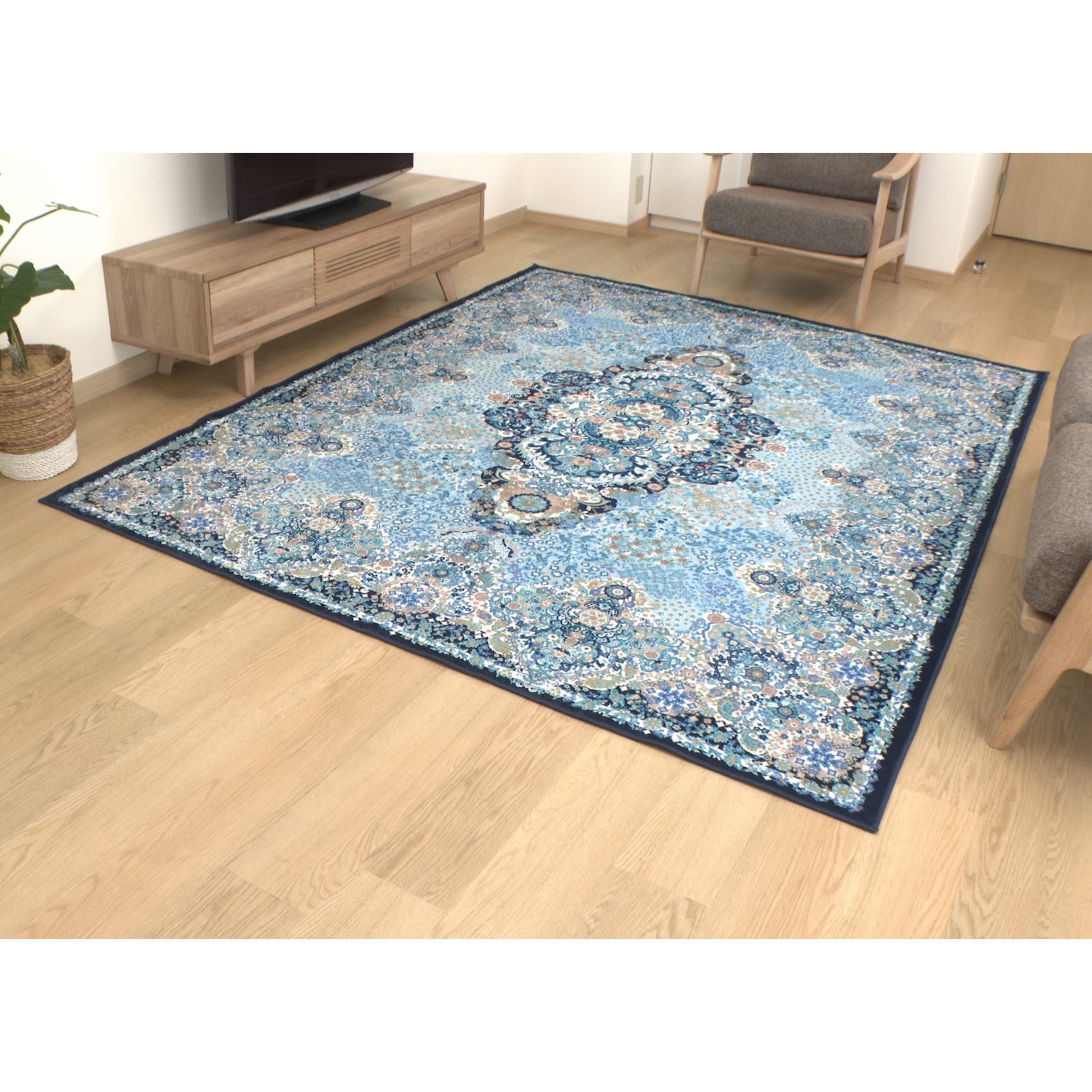 ＜１９０×２４０ｃｍ＞ お手入れ簡単 洗える！さわやか シルクタッチカーペット “シャトレーン”