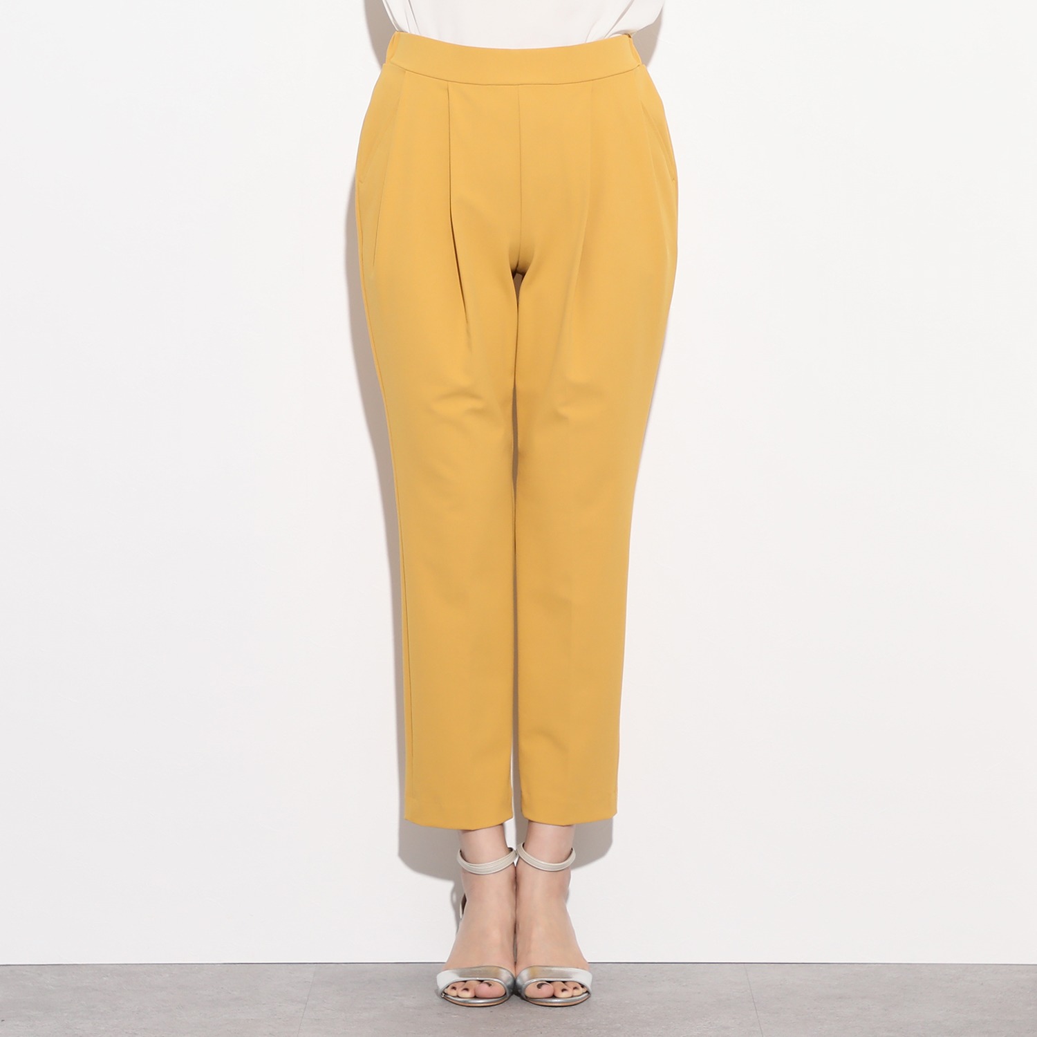 ピーツー 接触冷感・ＵＶカット タックアクセント テーパードパンツ