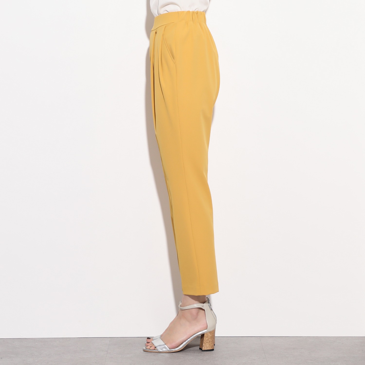 ピーツー 接触冷感・ＵＶカット タックアクセント テーパードパンツ