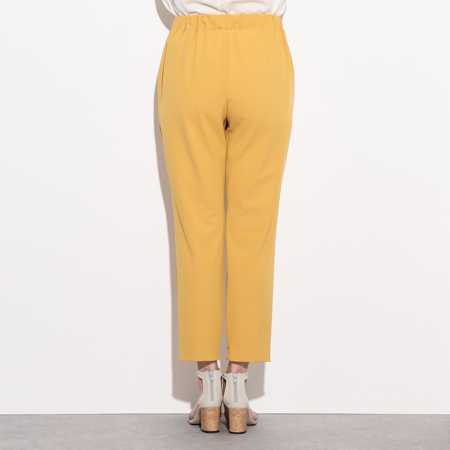 ピーツー 接触冷感・ＵＶカット タックアクセント テーパードパンツ