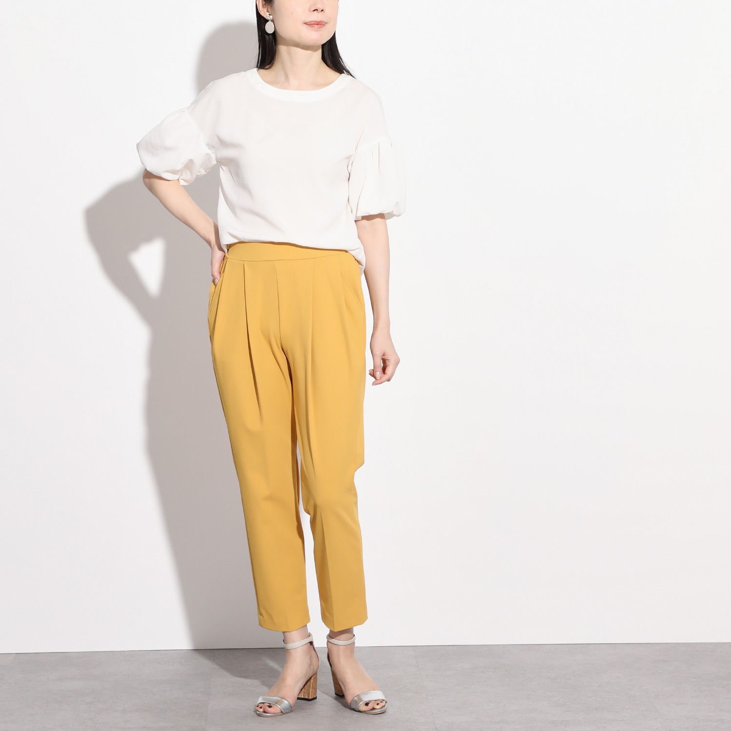 ピーツー 接触冷感・ＵＶカット タックアクセント テーパードパンツ