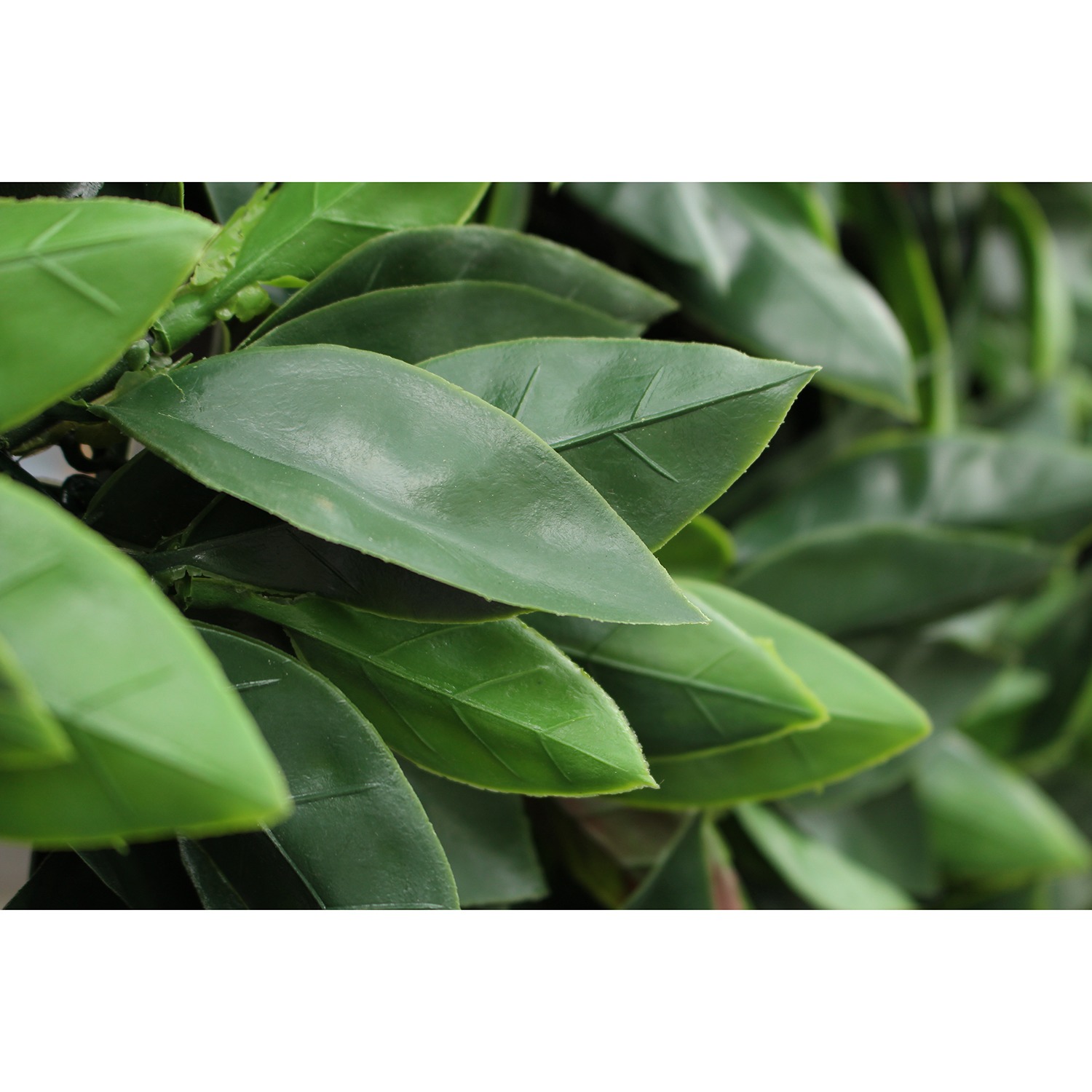 本物のように リアルに見える グリーンフェンス