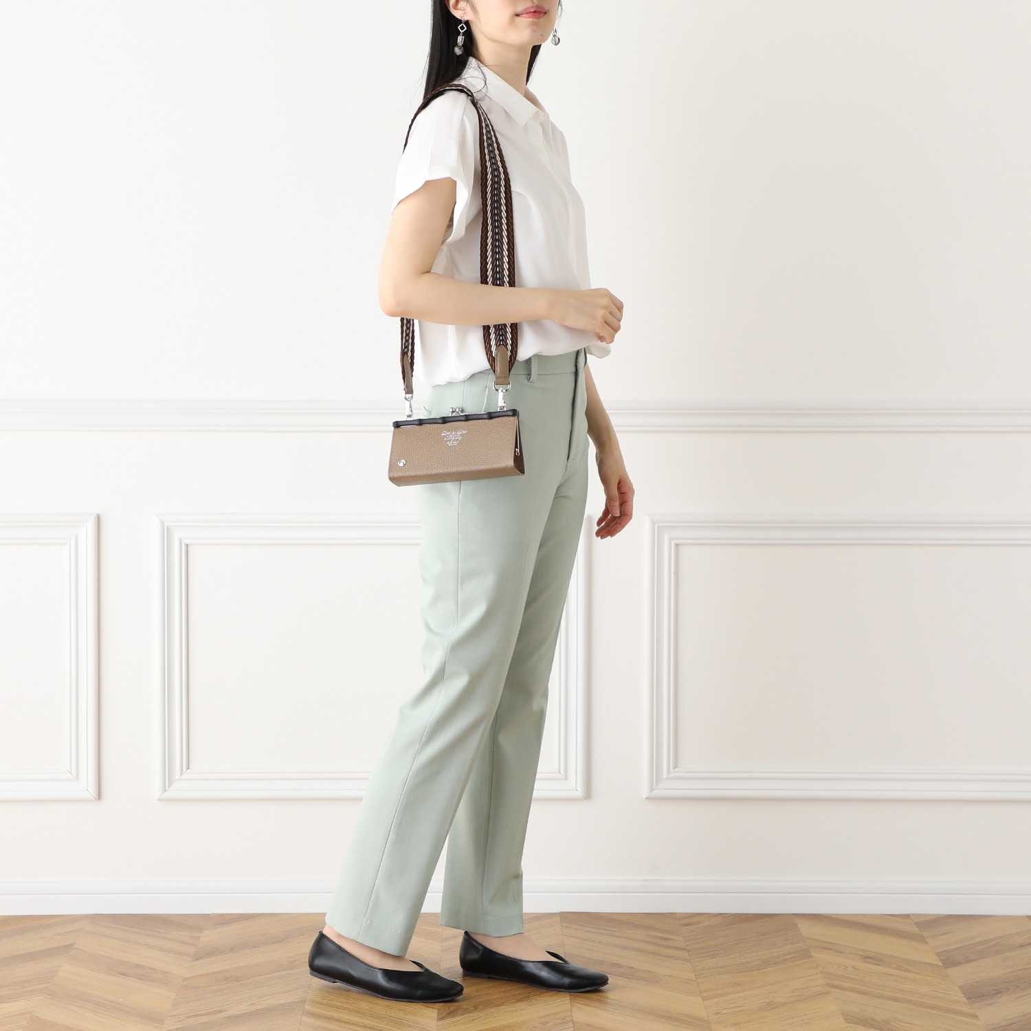 エーディーエムジェイ 牛革 バンブーがま口 ストラップ付マルチポーチ