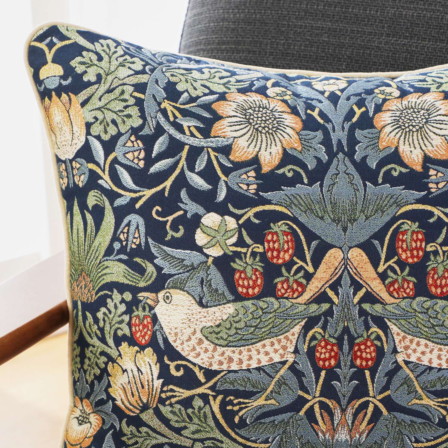 モリスデザインスタジオ “いちご泥棒” ジャガード織クッション