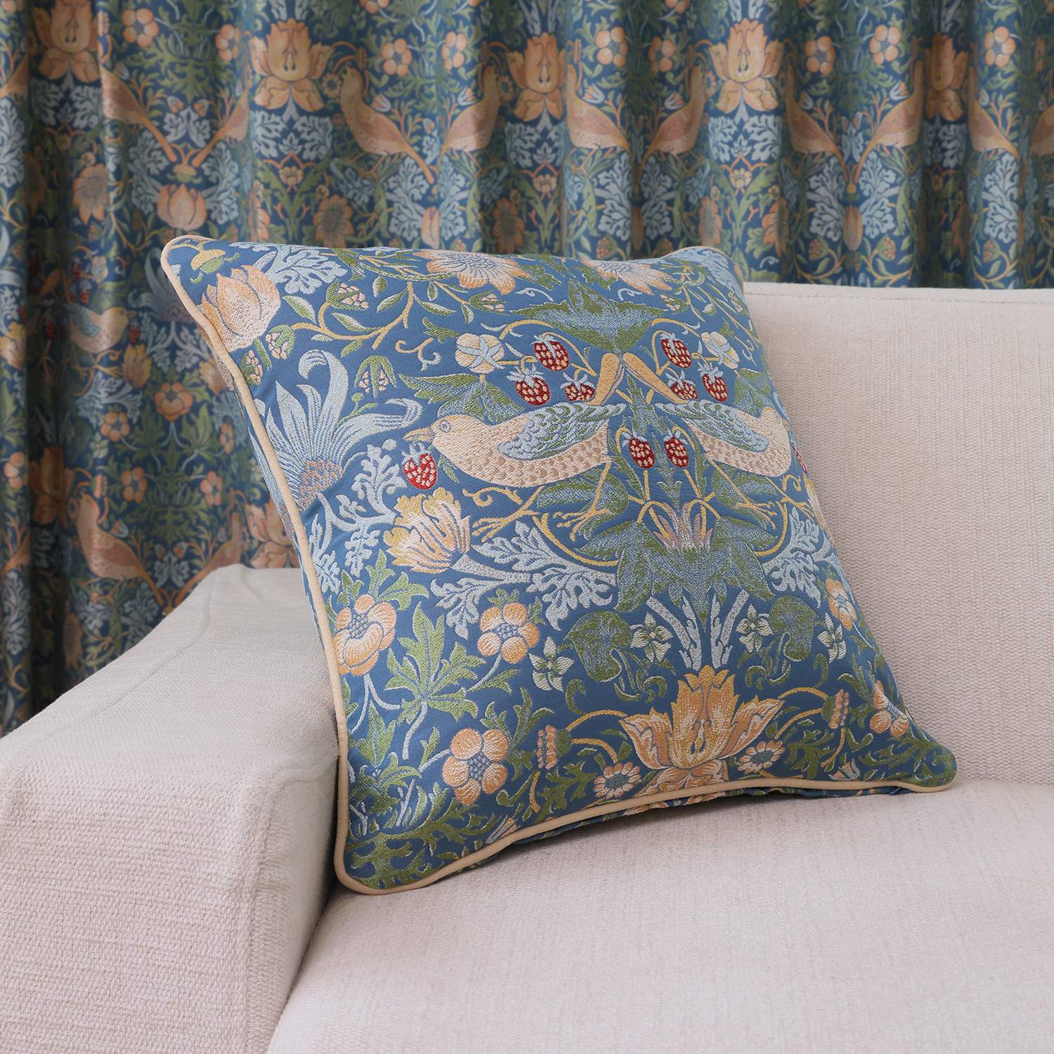 モリスデザインスタジオ “いちご泥棒” ジャガード織クッション