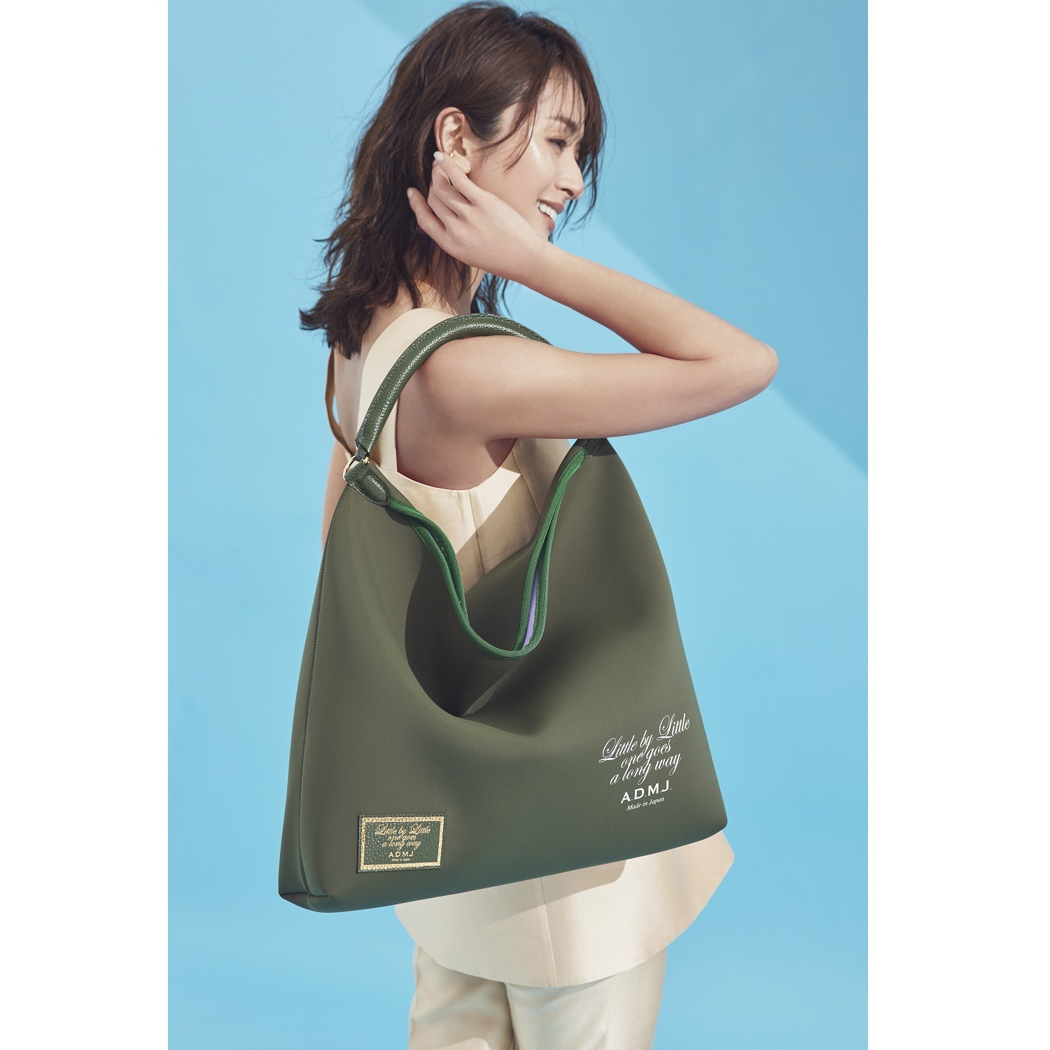 エーディーエムジェイ マジックライト ワンショルダーバッグ