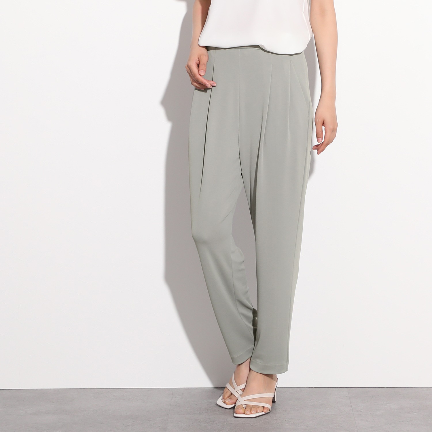 上質ごこち 冷感スムース タックテーパードパンツ