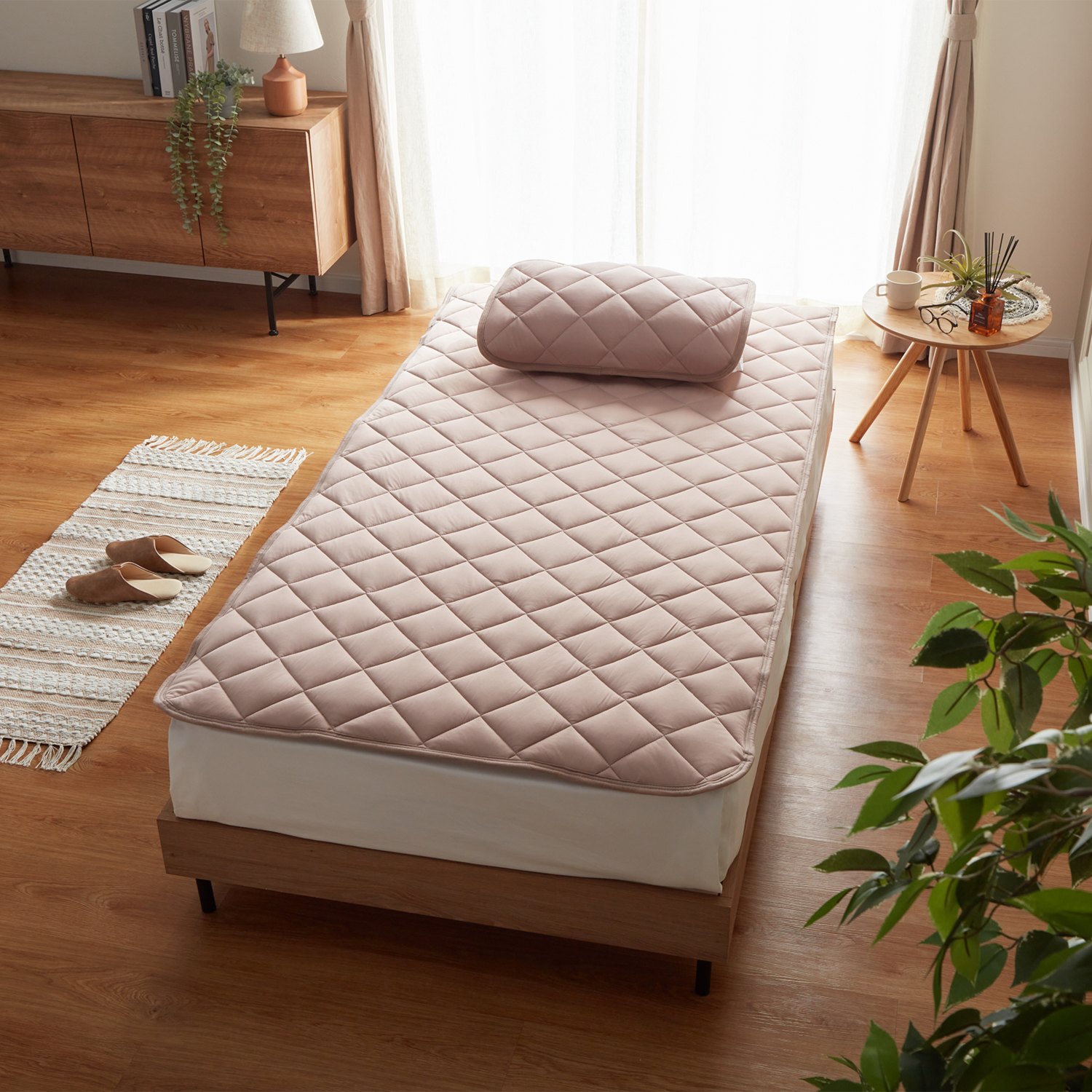 モリリン 優れた温度調整力＆ とろとろの肌触り！ サーモアジャスト 敷きパッド ＜セミダブル＞