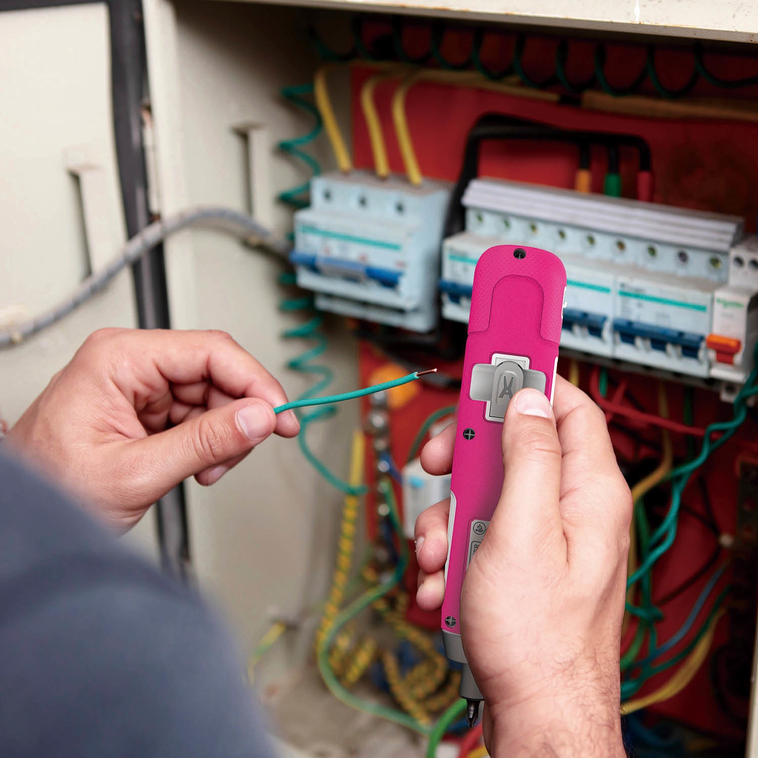 ブラック＋デッカー 押すだけで ねじ締めが簡単！ プッシュドライバー ＢＤ４０Ｋ２７