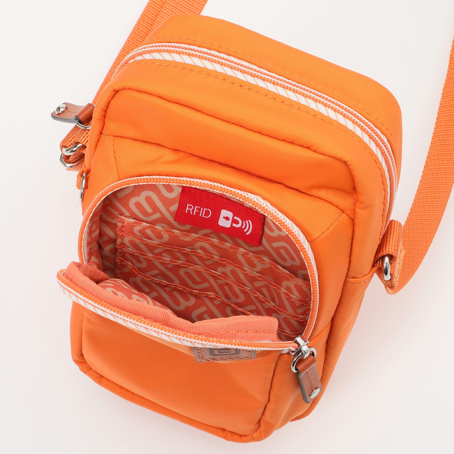 ビサイユ はっ水 レザーアクセント スマホポシェット