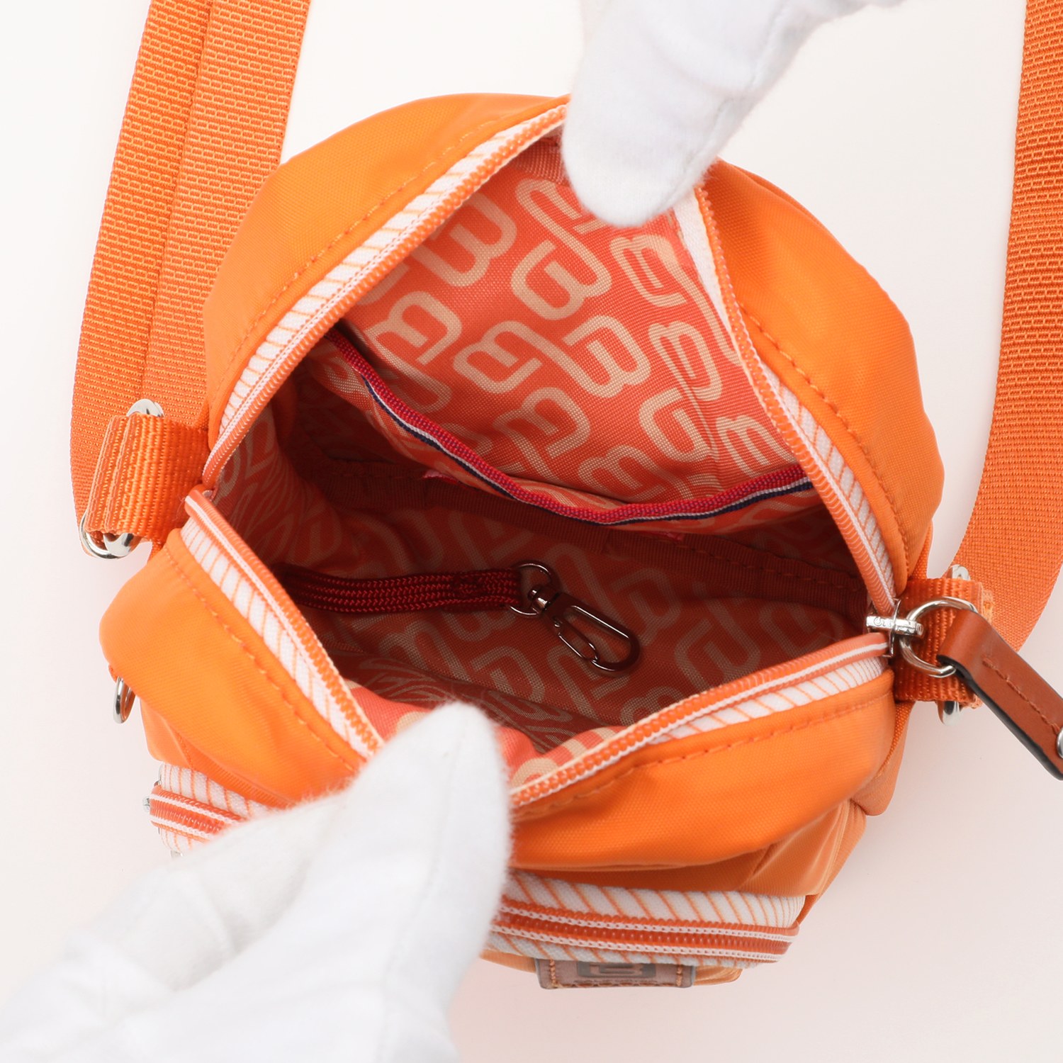 ビサイユ はっ水 レザーアクセント スマホポシェット